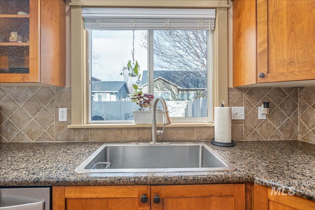 1524 W Loretta St, Meridian, Idaho 83646, 3 Bedrooms, 2.5 Bathrooms, Residential For Sale, Price $528,000, 98969659