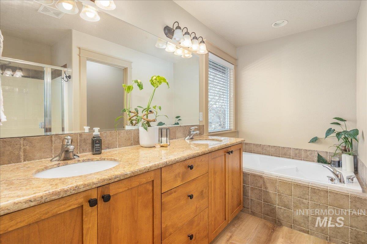 1524 W Loretta St, Meridian, Idaho 83646, 3 Bedrooms, 2.5 Bathrooms, Residential For Sale, Price $528,000, 98969659