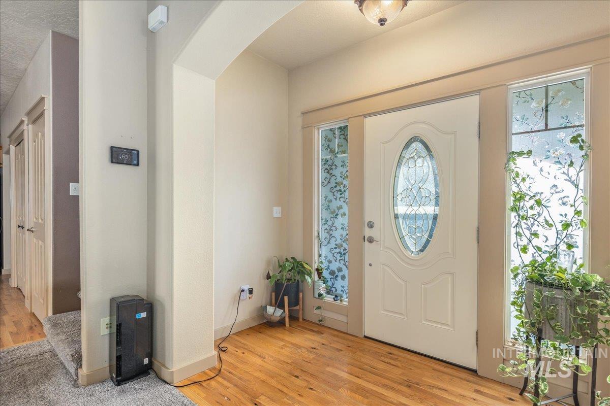 1524 W Loretta St, Meridian, Idaho 83646, 3 Bedrooms, 2.5 Bathrooms, Residential For Sale, Price $528,000, 98969659