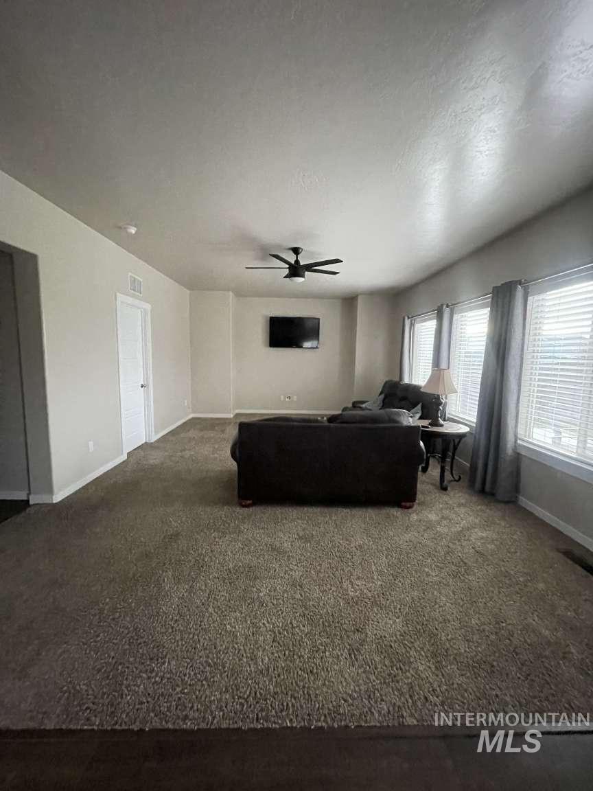 5265 N Diamond Creek Ave, Meridian, Idaho 83646, 4 Bedrooms, 2.5 Bathrooms, Residential For Sale, Price $615,000, 98969661