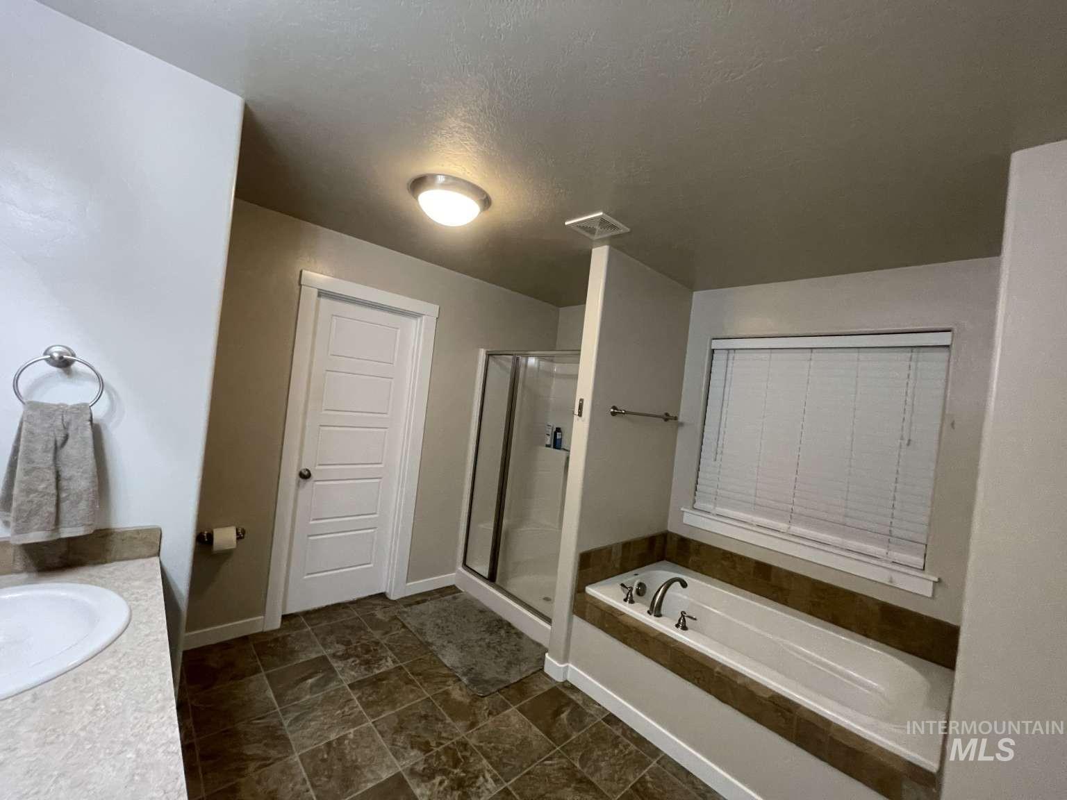 5265 N Diamond Creek Ave, Meridian, Idaho 83646, 4 Bedrooms, 2.5 Bathrooms, Residential For Sale, Price $615,000, 98969661