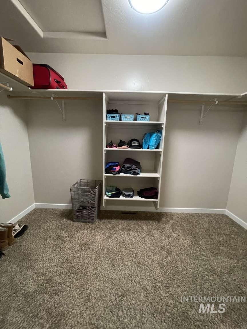 5265 N Diamond Creek Ave, Meridian, Idaho 83646, 4 Bedrooms, 2.5 Bathrooms, Residential For Sale, Price $615,000, 98969661