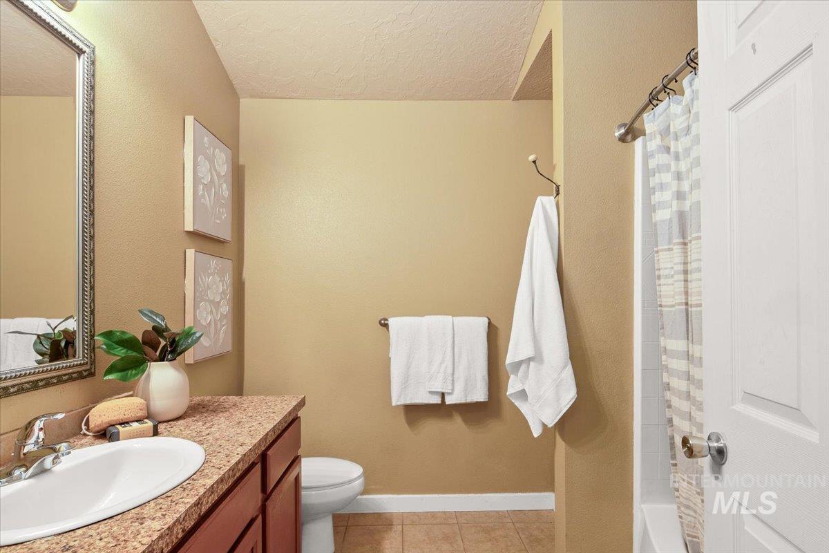 1043 N Clithero Drive, Boise, Idaho 83703, 3 Bedrooms, 2.5 Bathrooms, Residential For Sale, Price $429,900, 98969665