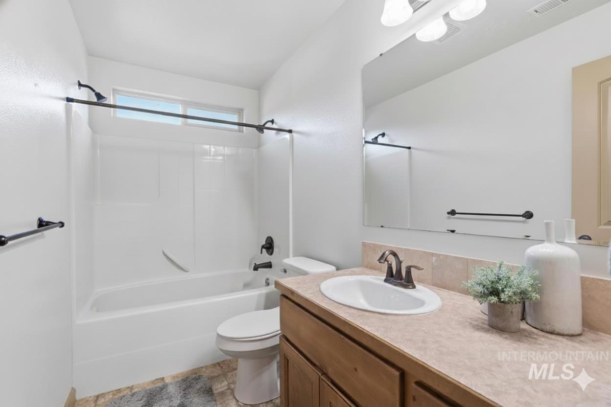 679 N Shadowfox Place, Eagle, Idaho 83616, 3 Bedrooms, 2.5 Bathrooms, Residential For Sale, Price $440,000,MLS 98969684