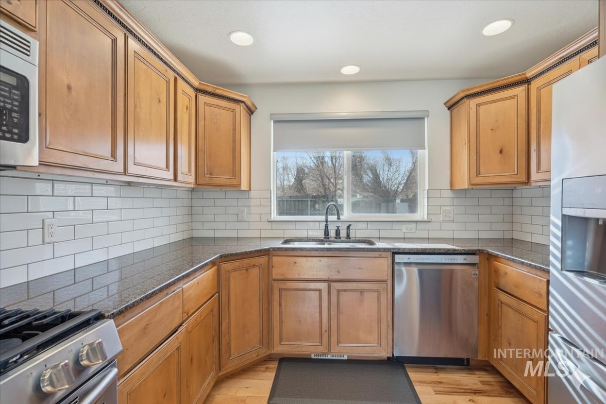 679 N Shadowfox Place, Eagle, Idaho 83616, 3 Bedrooms, 2.5 Bathrooms, Residential For Sale, Price $457,000,MLS 98969684