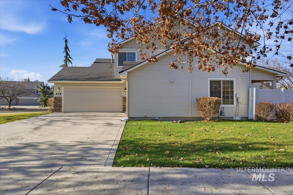 679 N Shadowfox Place, Eagle, Idaho 83616, 3 Bedrooms, 2.5 Bathrooms, Residential For Sale, Price $457,000,MLS 98969684