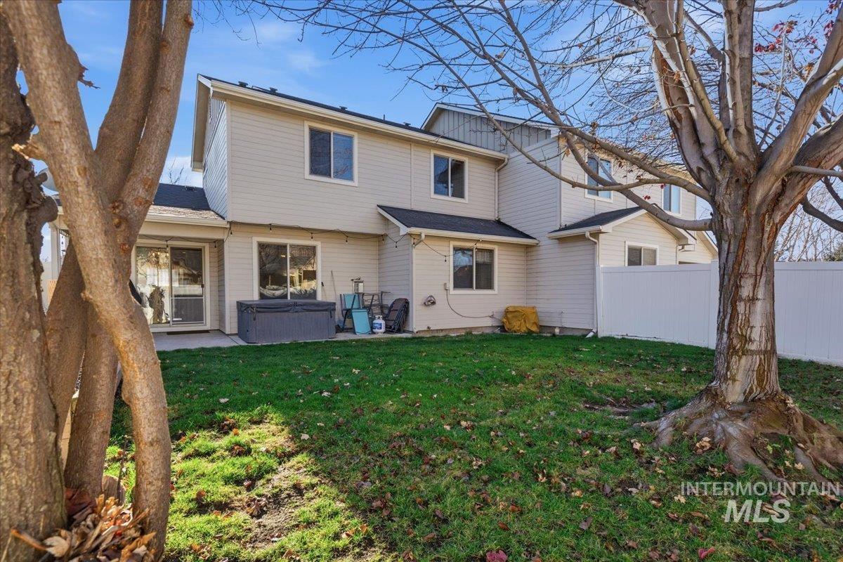 679 N Shadowfox Place, Eagle, Idaho 83616, 3 Bedrooms, 2.5 Bathrooms, Residential For Sale, Price $457,000,MLS 98969684