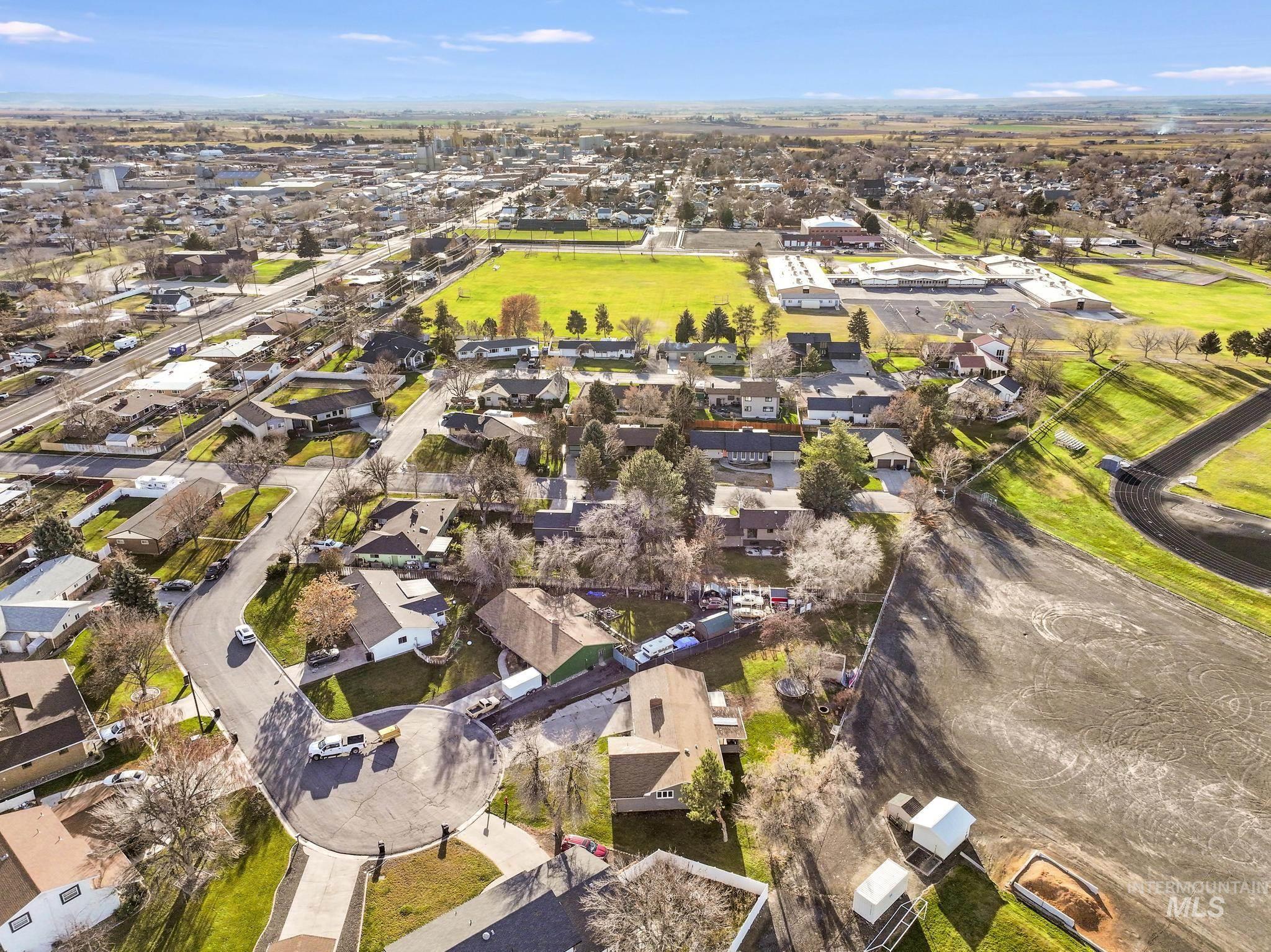 107 Rainbow Circle, Buhl, Idaho 83316, 3 Bedrooms, 2 Bathrooms, Residential For Sale, Price $345,000, 98969685