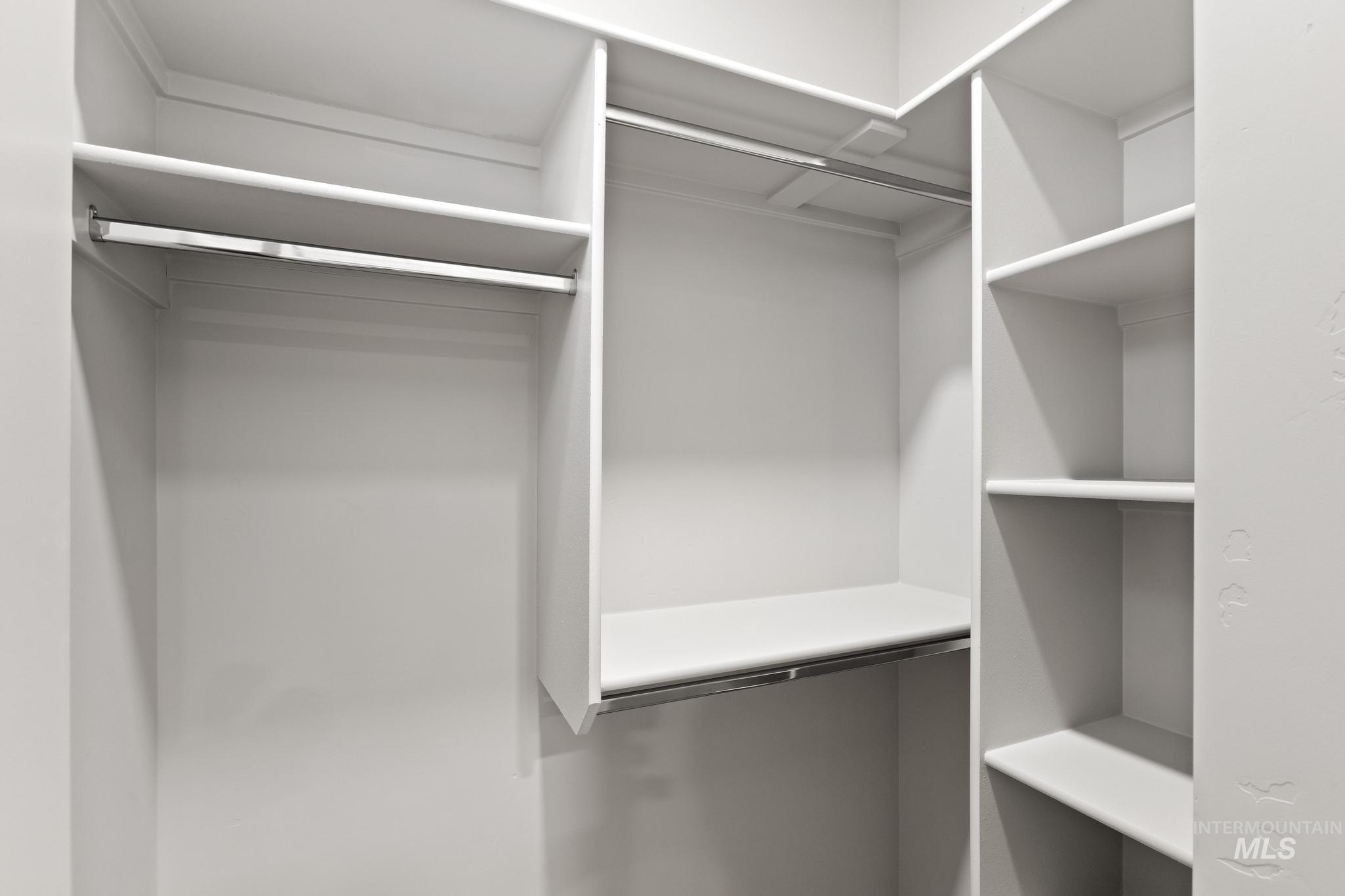 2101 S Pacific St, Boise, Idaho 83705, 4 Bedrooms, 3 Bathrooms, Residential For Sale, Price $589,000,MLS 98969695