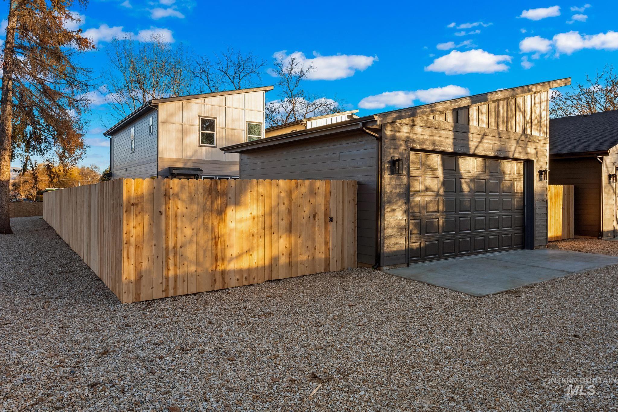 2101 S Pacific St, Boise, Idaho 83705, 4 Bedrooms, 3 Bathrooms, Residential For Sale, Price $589,000,MLS 98969695