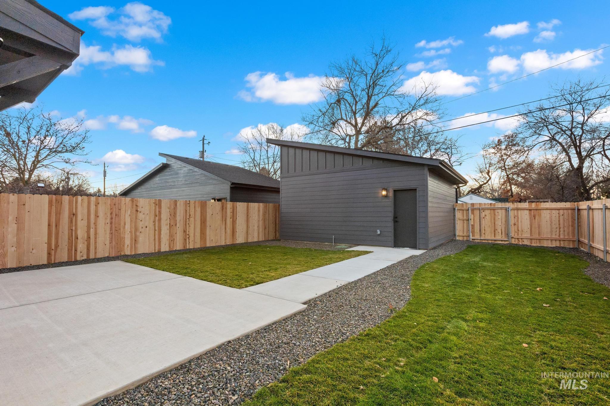 2101 S Pacific St, Boise, Idaho 83705, 4 Bedrooms, 3 Bathrooms, Residential For Sale, Price $589,000,MLS 98969695