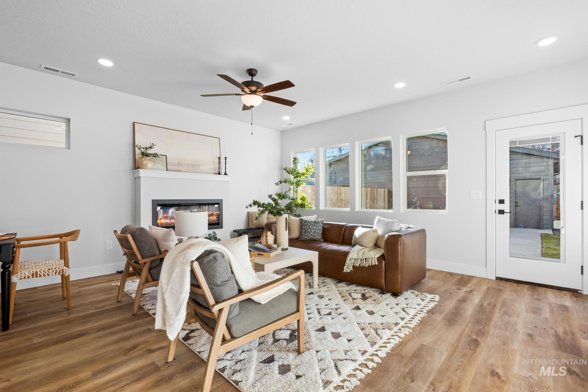 2109 S Pacific St, Boise, Idaho 83705, 4 Bedrooms, 3 Bathrooms, Residential For Sale, Price $572,500,MLS 98969696