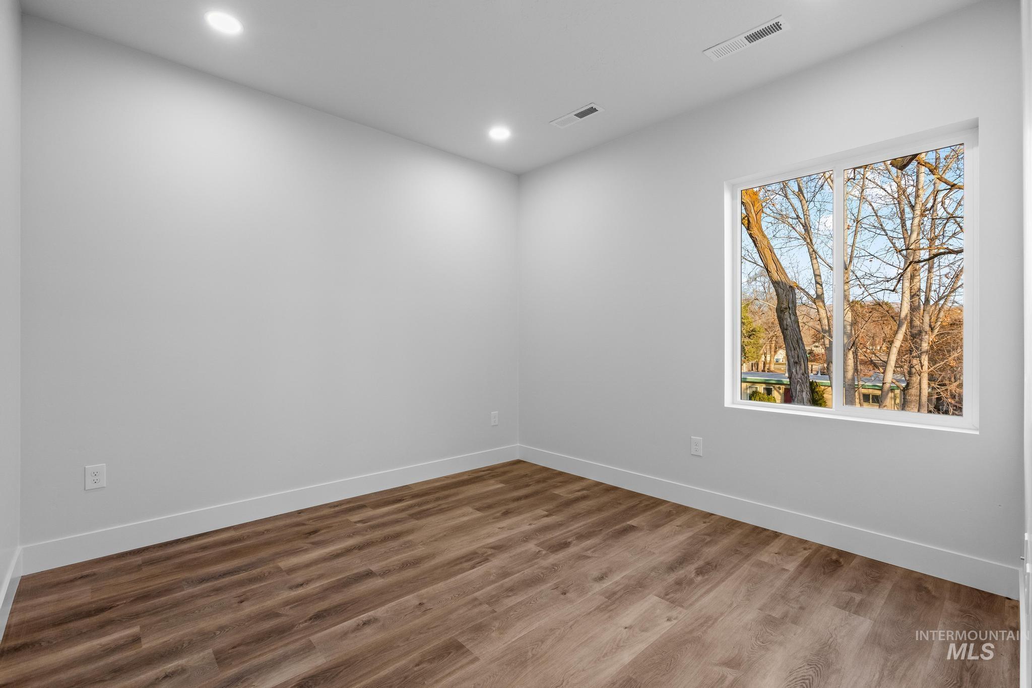 2109 S Pacific St, Boise, Idaho 83705, 4 Bedrooms, 3 Bathrooms, Residential For Sale, Price $572,500,MLS 98969696