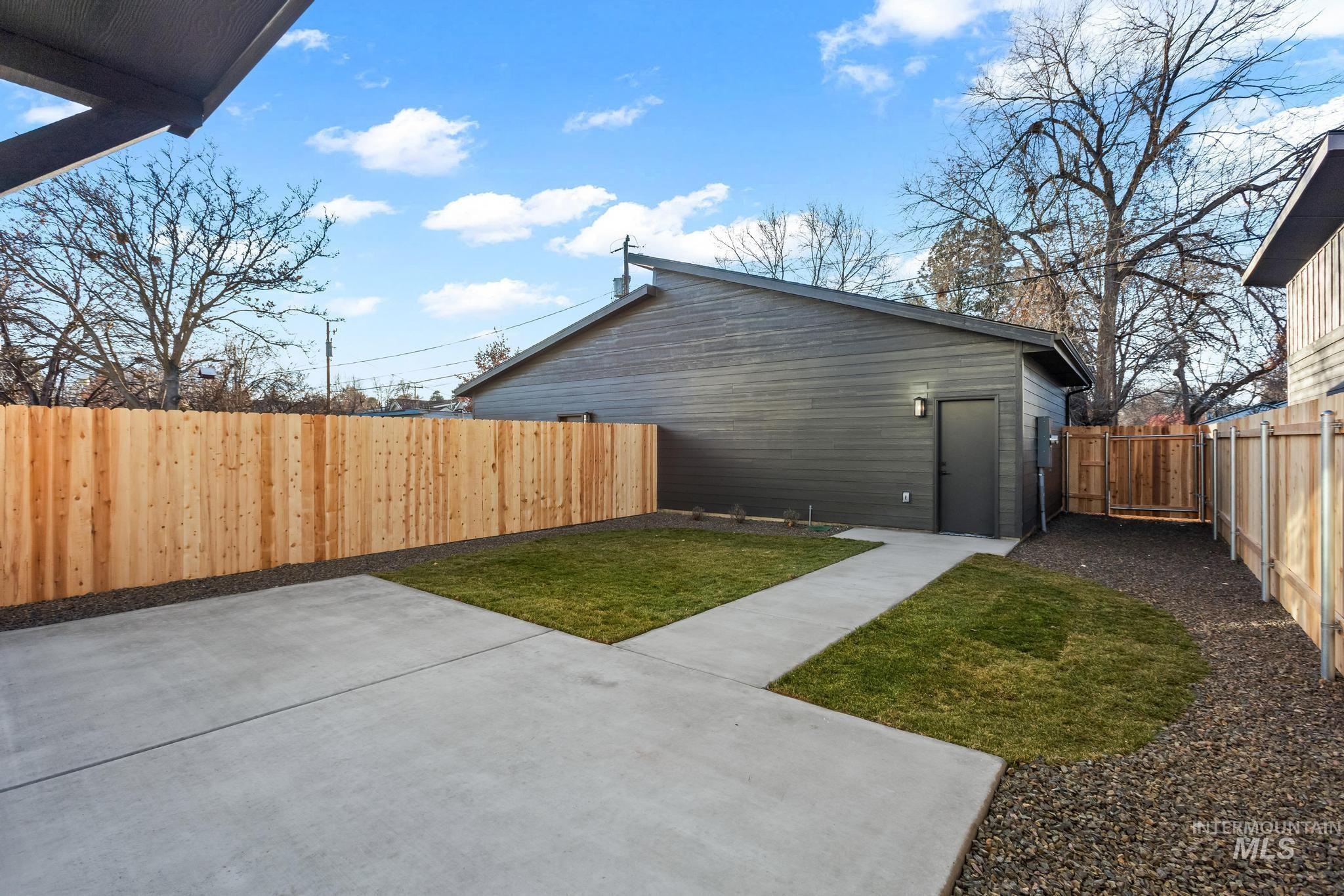 2109 S Pacific St, Boise, Idaho 83705, 4 Bedrooms, 3 Bathrooms, Residential For Sale, Price $572,500,MLS 98969696