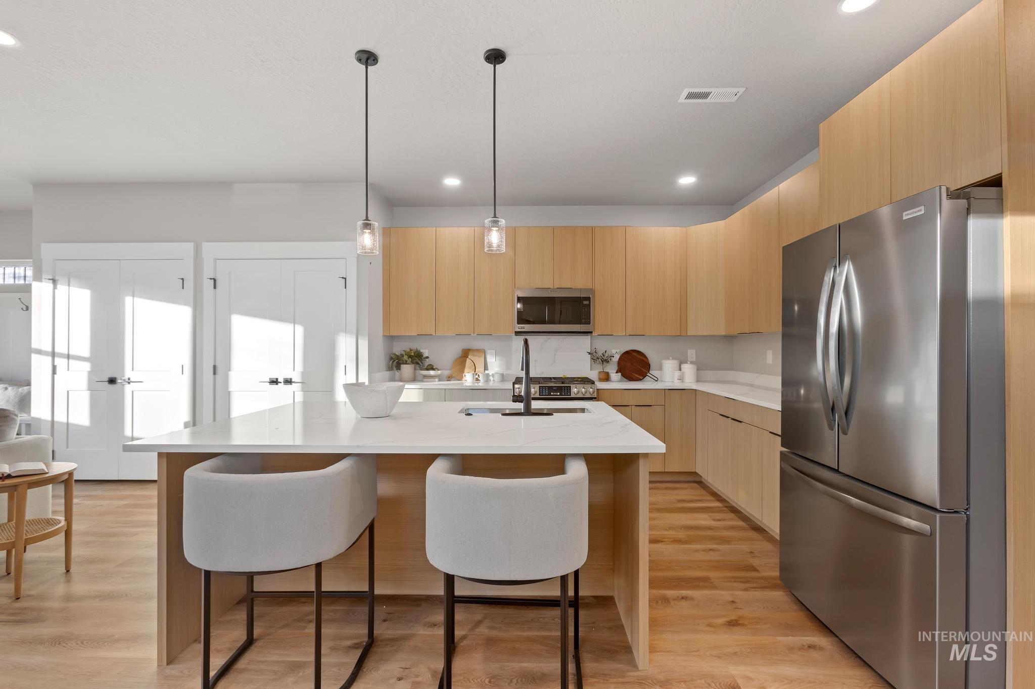 2111 S Pacific St, Boise, Idaho 83705, 4 Bedrooms, 3 Bathrooms, Residential For Sale, Price $572,500,MLS 98969697