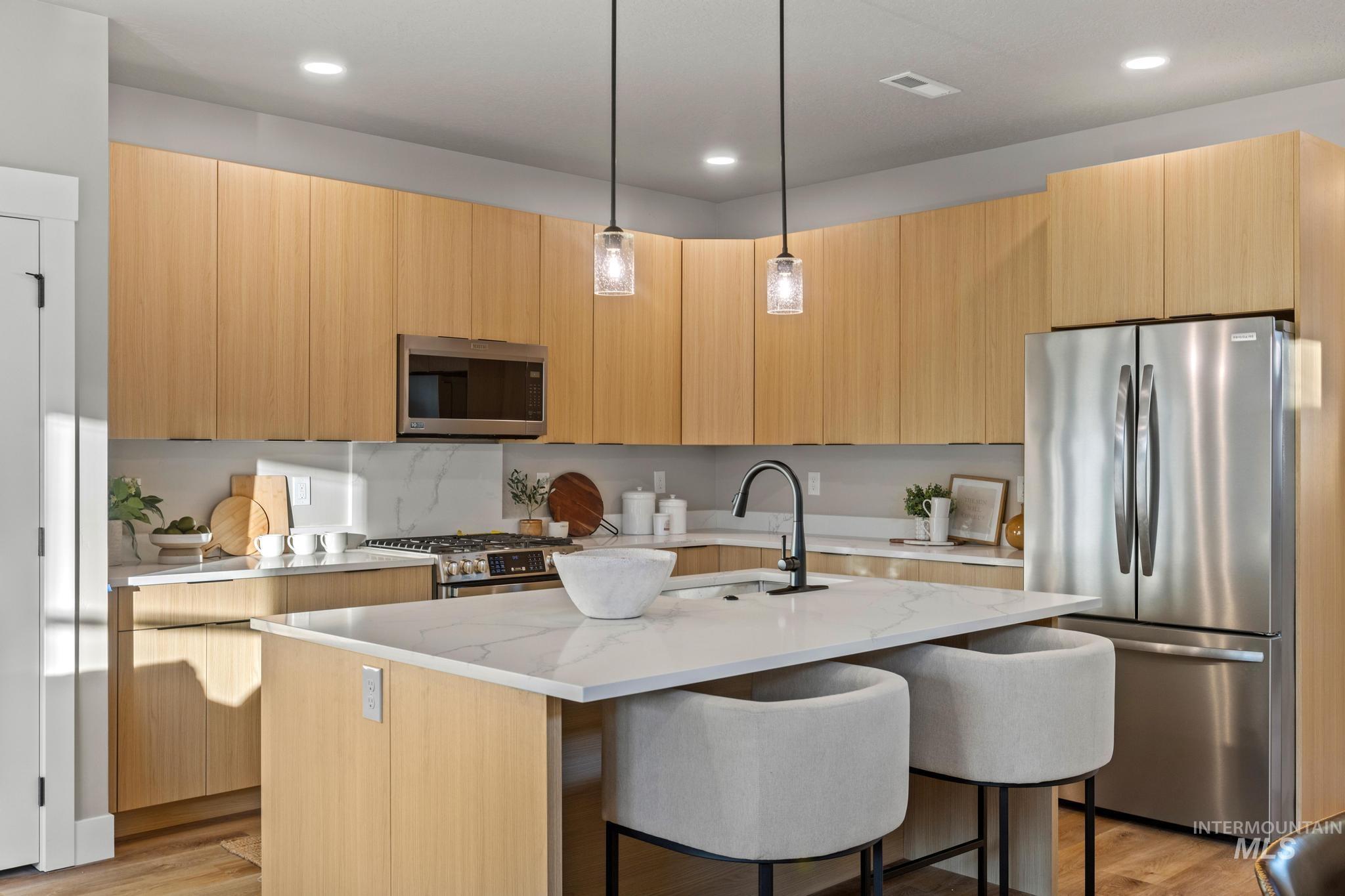 2111 S Pacific St, Boise, Idaho 83705, 4 Bedrooms, 3 Bathrooms, Residential For Sale, Price $572,500,MLS 98969697