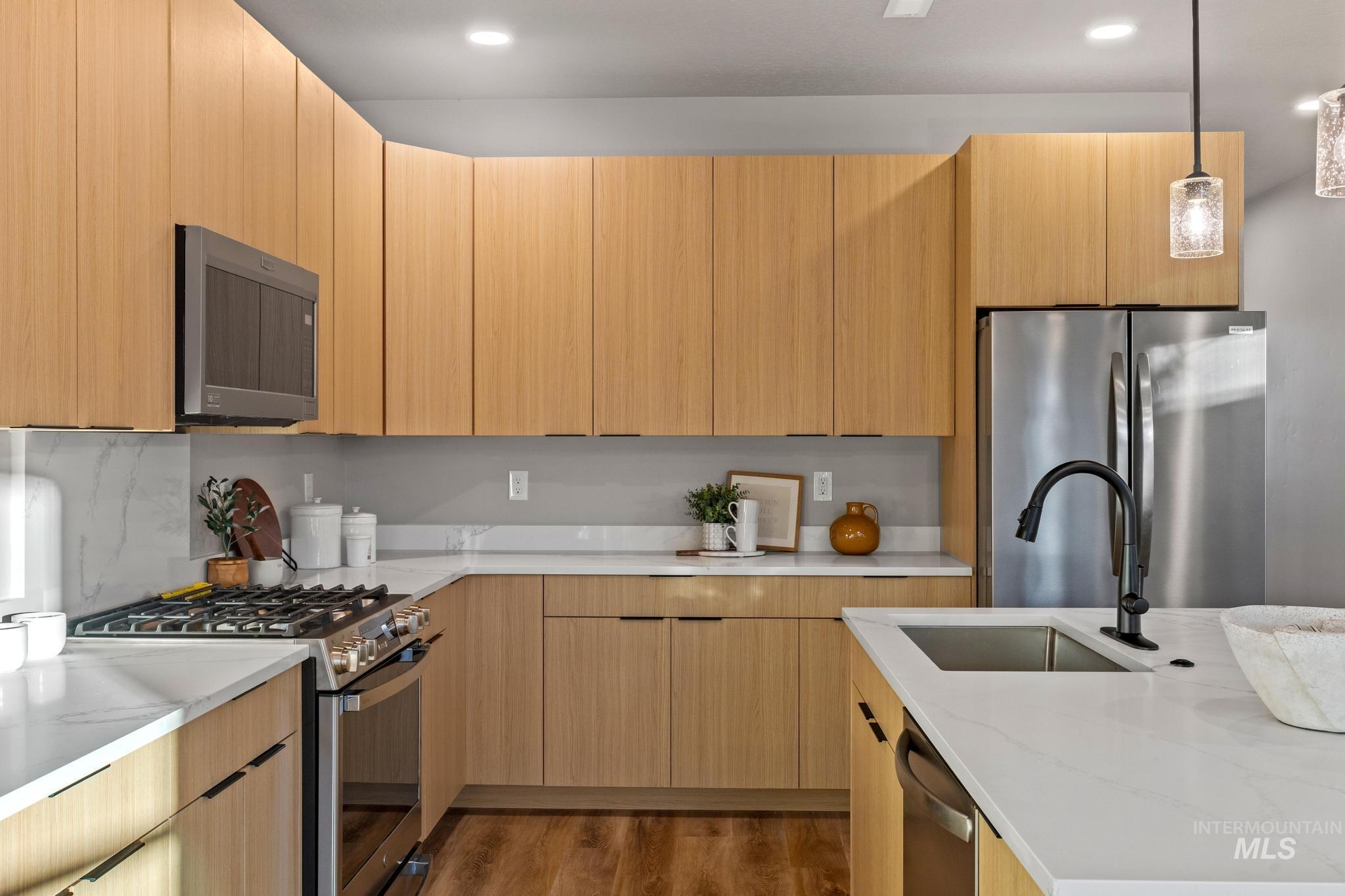 2111 S Pacific St, Boise, Idaho 83705, 4 Bedrooms, 3 Bathrooms, Residential For Sale, Price $572,500,MLS 98969697