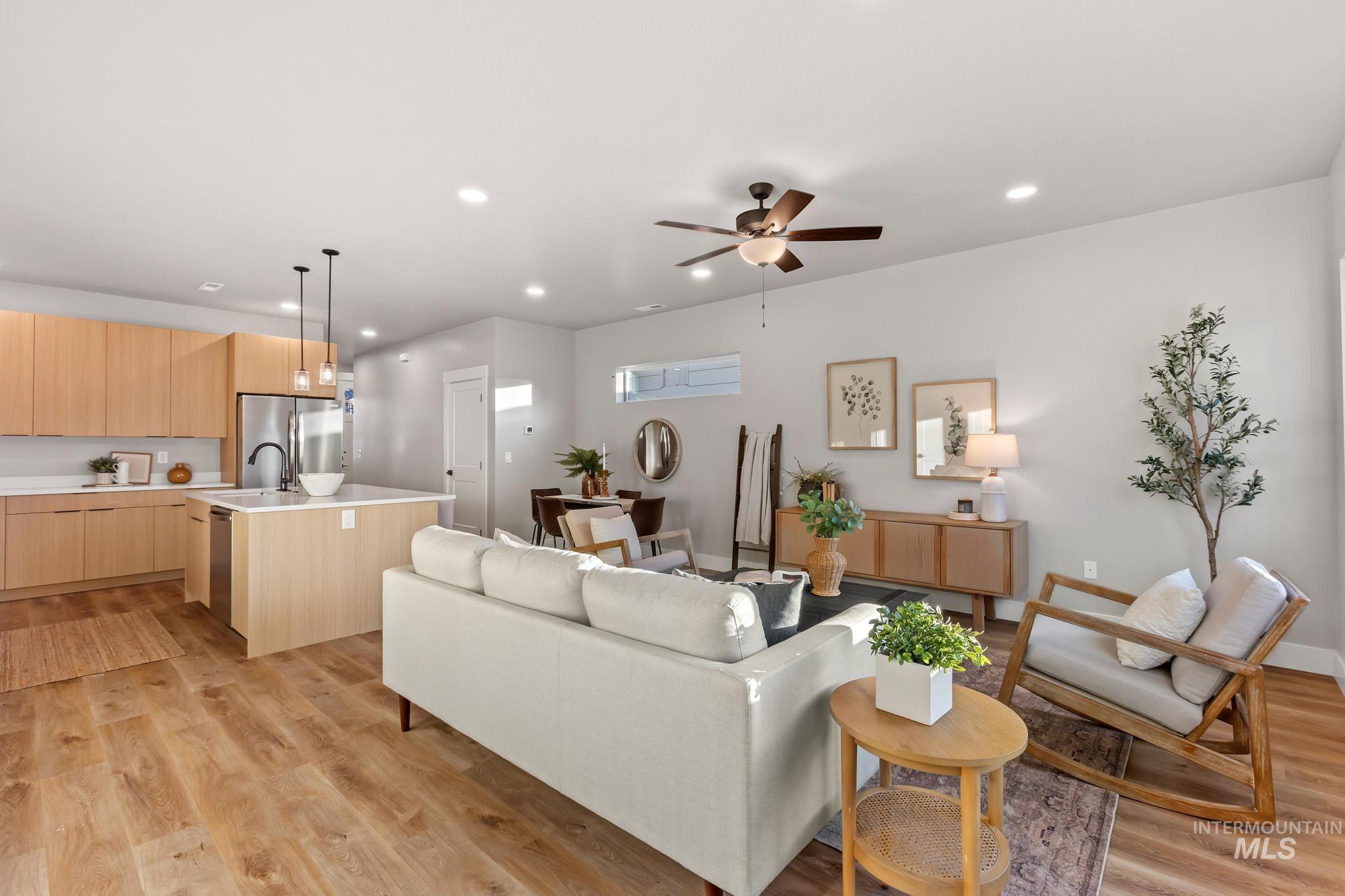 2111 S Pacific St, Boise, Idaho 83705, 4 Bedrooms, 3 Bathrooms, Residential For Sale, Price $572,500,MLS 98969697