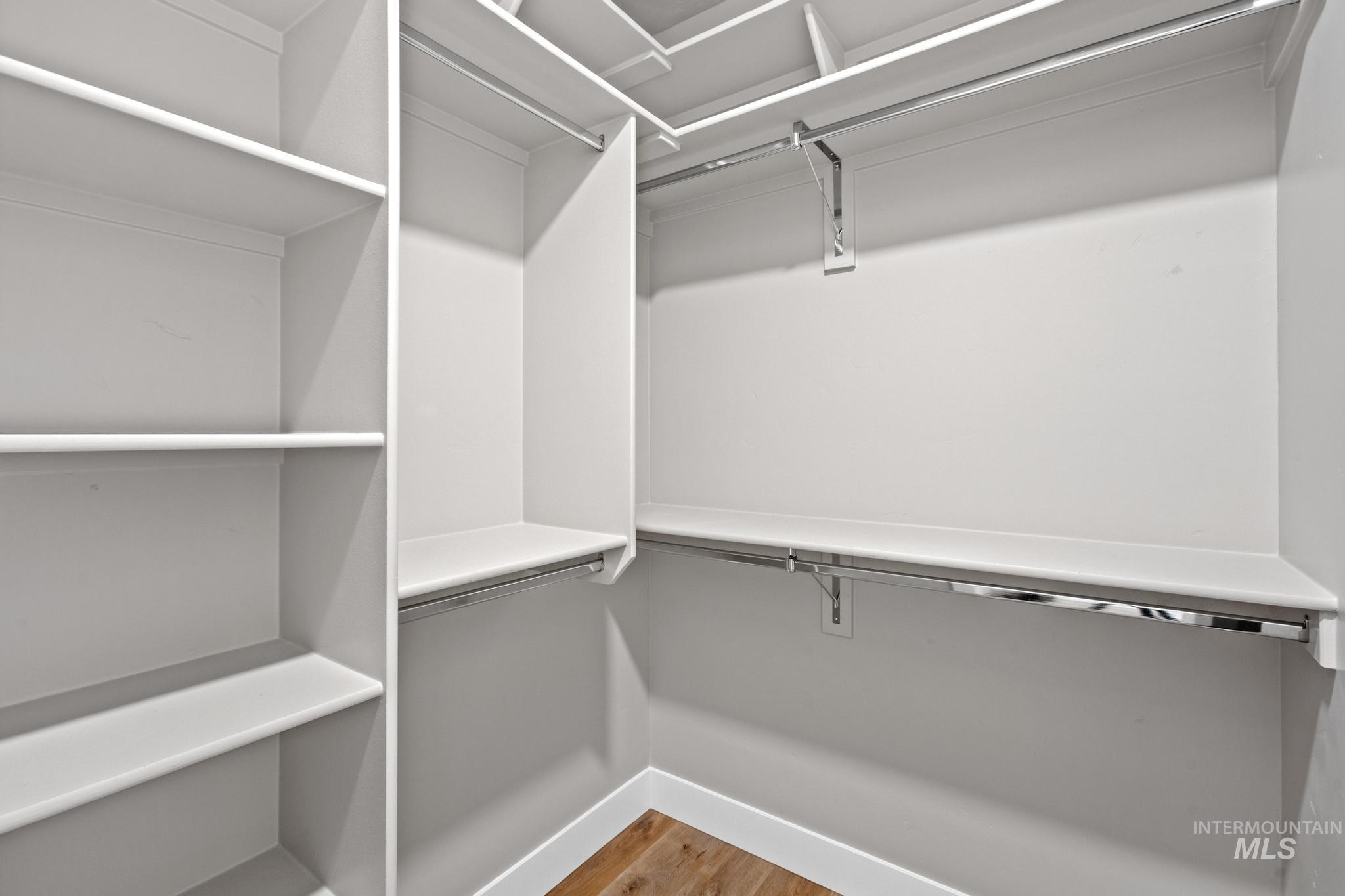 2111 S Pacific St, Boise, Idaho 83705, 4 Bedrooms, 3 Bathrooms, Residential For Sale, Price $572,500,MLS 98969697