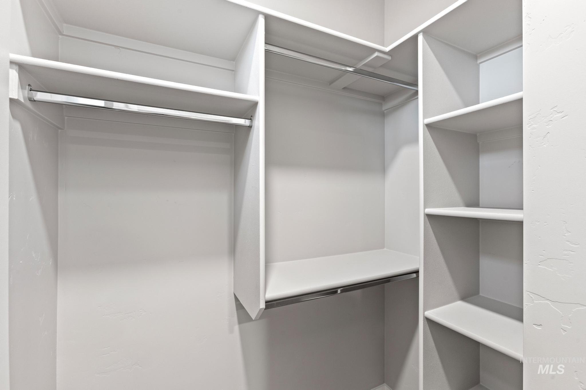 2111 S Pacific St, Boise, Idaho 83705, 4 Bedrooms, 3 Bathrooms, Residential For Sale, Price $572,500,MLS 98969697