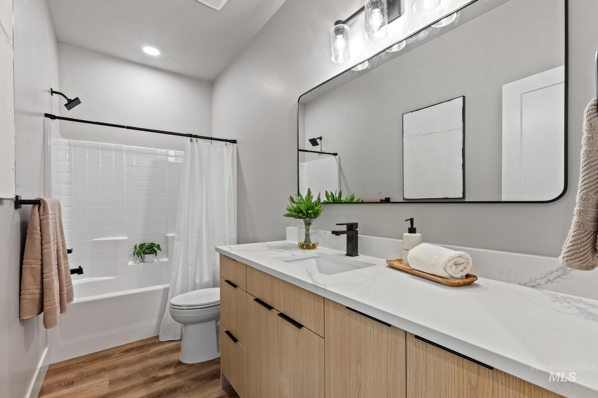 2111 S Pacific St, Boise, Idaho 83705, 4 Bedrooms, 3 Bathrooms, Residential For Sale, Price $572,500,MLS 98969697