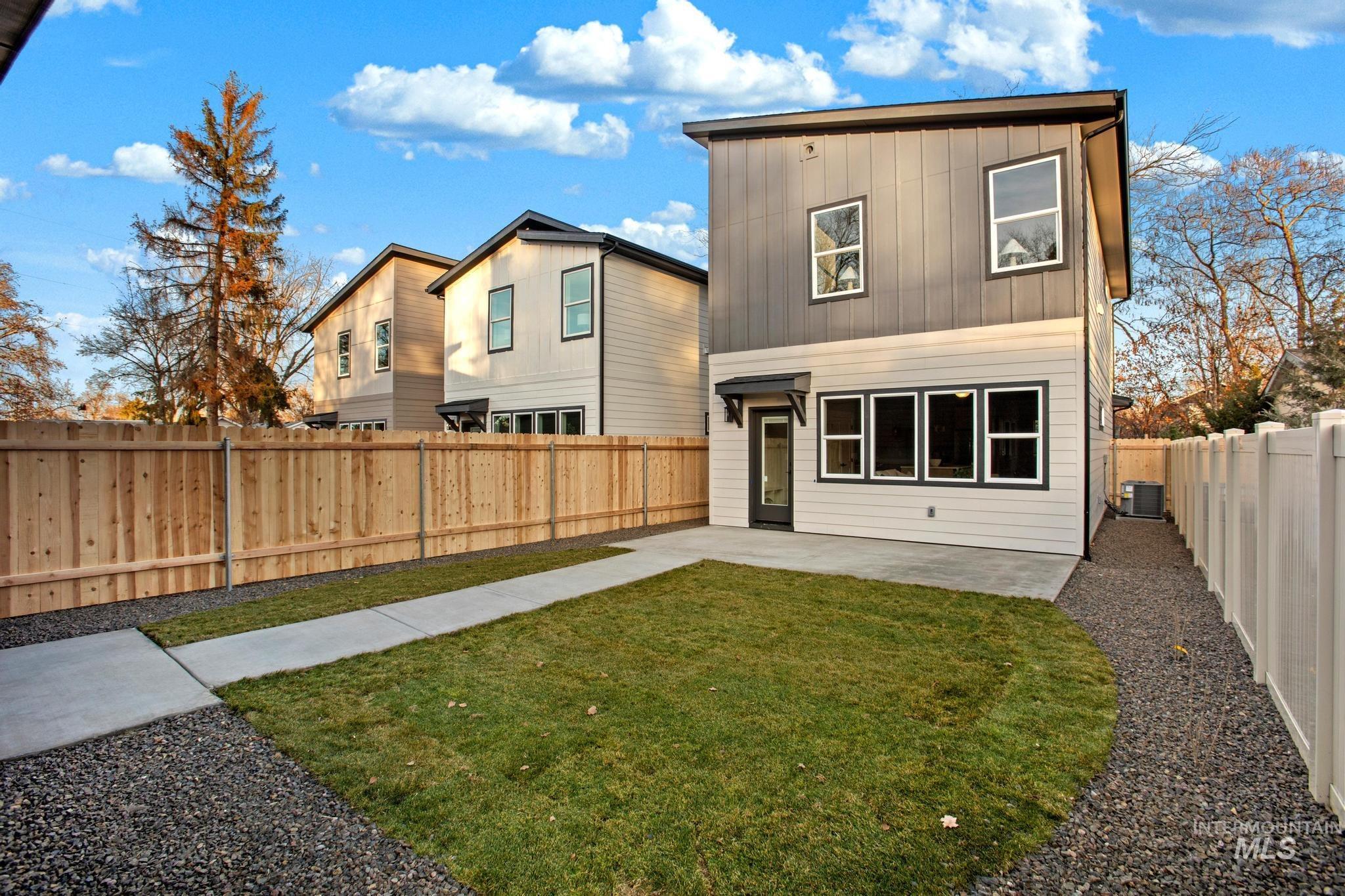 2111 S Pacific St, Boise, Idaho 83705, 4 Bedrooms, 3 Bathrooms, Residential For Sale, Price $572,500,MLS 98969697