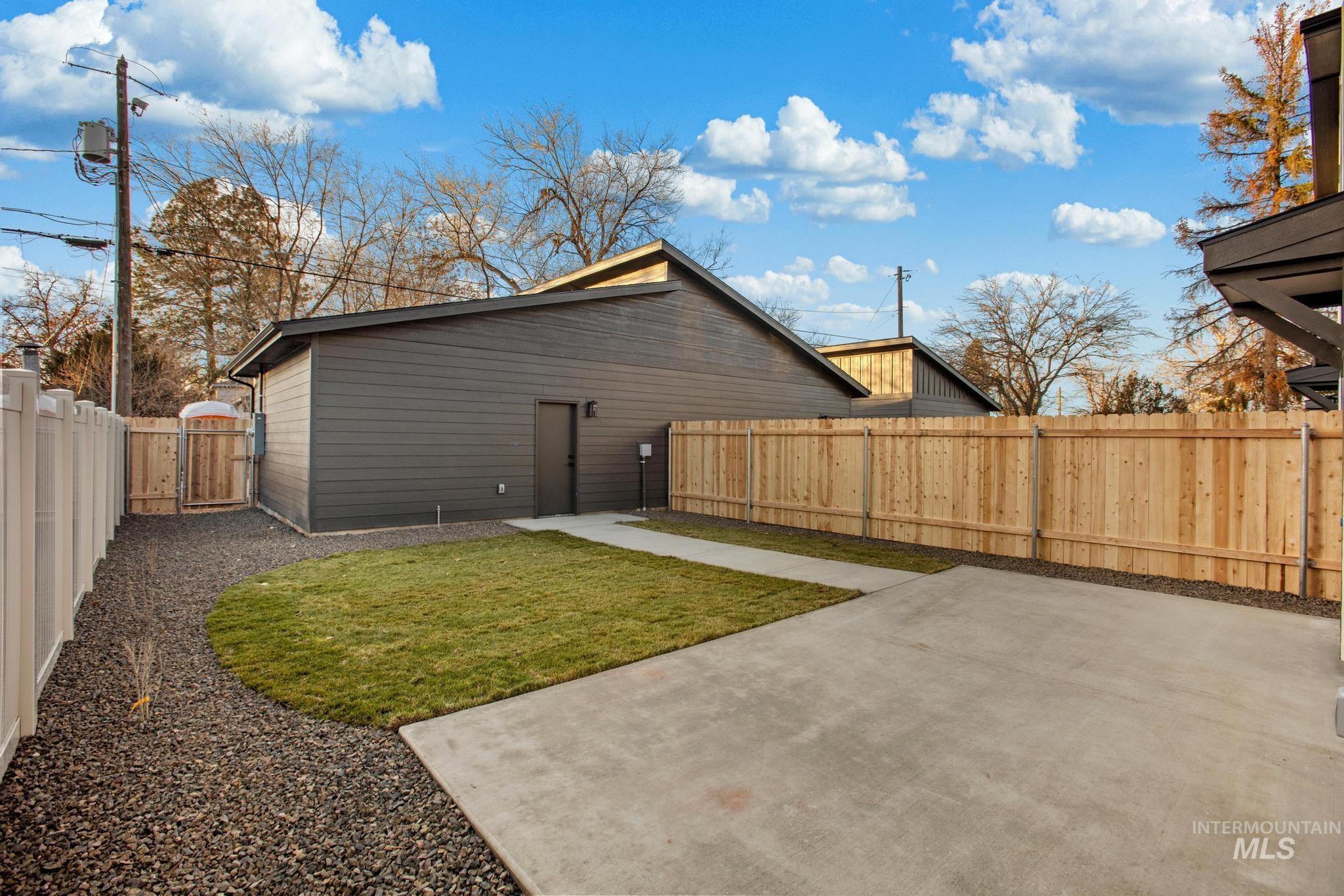 2111 S Pacific St, Boise, Idaho 83705, 4 Bedrooms, 3 Bathrooms, Residential For Sale, Price $572,500,MLS 98969697