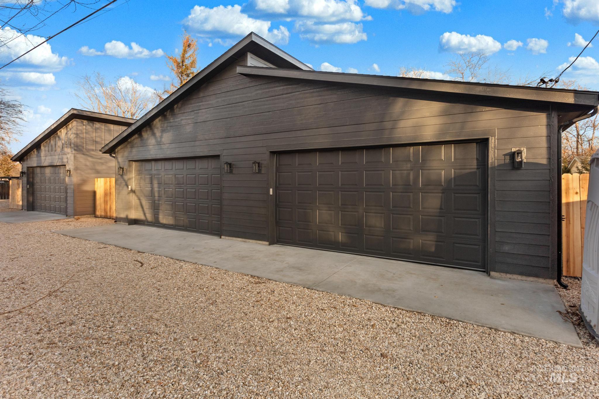 2111 S Pacific St, Boise, Idaho 83705, 4 Bedrooms, 3 Bathrooms, Residential For Sale, Price $572,500,MLS 98969697