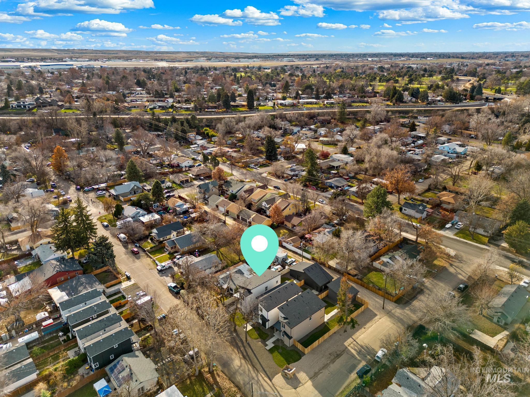 2111 S Pacific St, Boise, Idaho 83705, 4 Bedrooms, 3 Bathrooms, Residential For Sale, Price $572,500,MLS 98969697