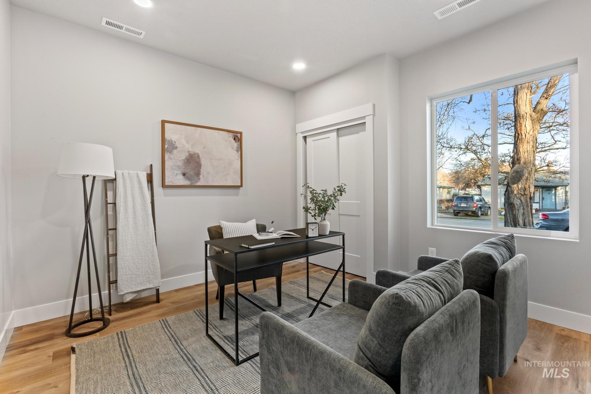 2111 S Pacific St, Boise, Idaho 83705, 4 Bedrooms, 3 Bathrooms, Residential For Sale, Price $572,500,MLS 98969697