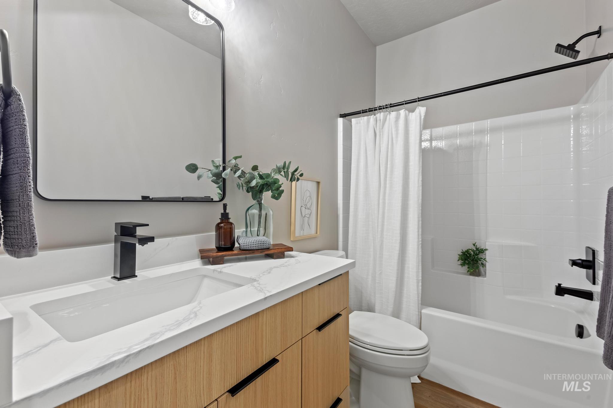 2111 S Pacific St, Boise, Idaho 83705, 4 Bedrooms, 3 Bathrooms, Residential For Sale, Price $572,500,MLS 98969697