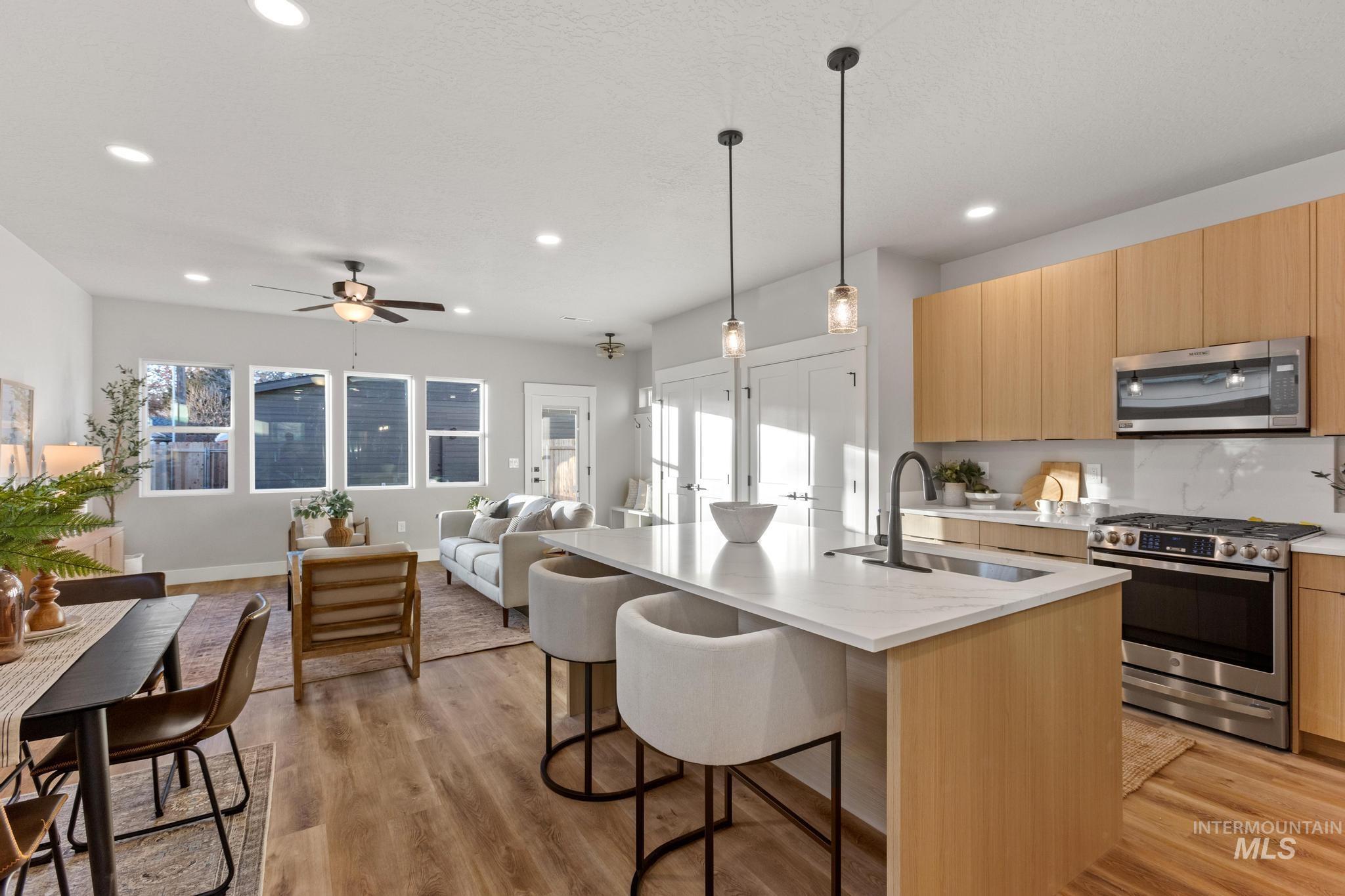 2111 S Pacific St, Boise, Idaho 83705, 4 Bedrooms, 3 Bathrooms, Residential For Sale, Price $572,500,MLS 98969697