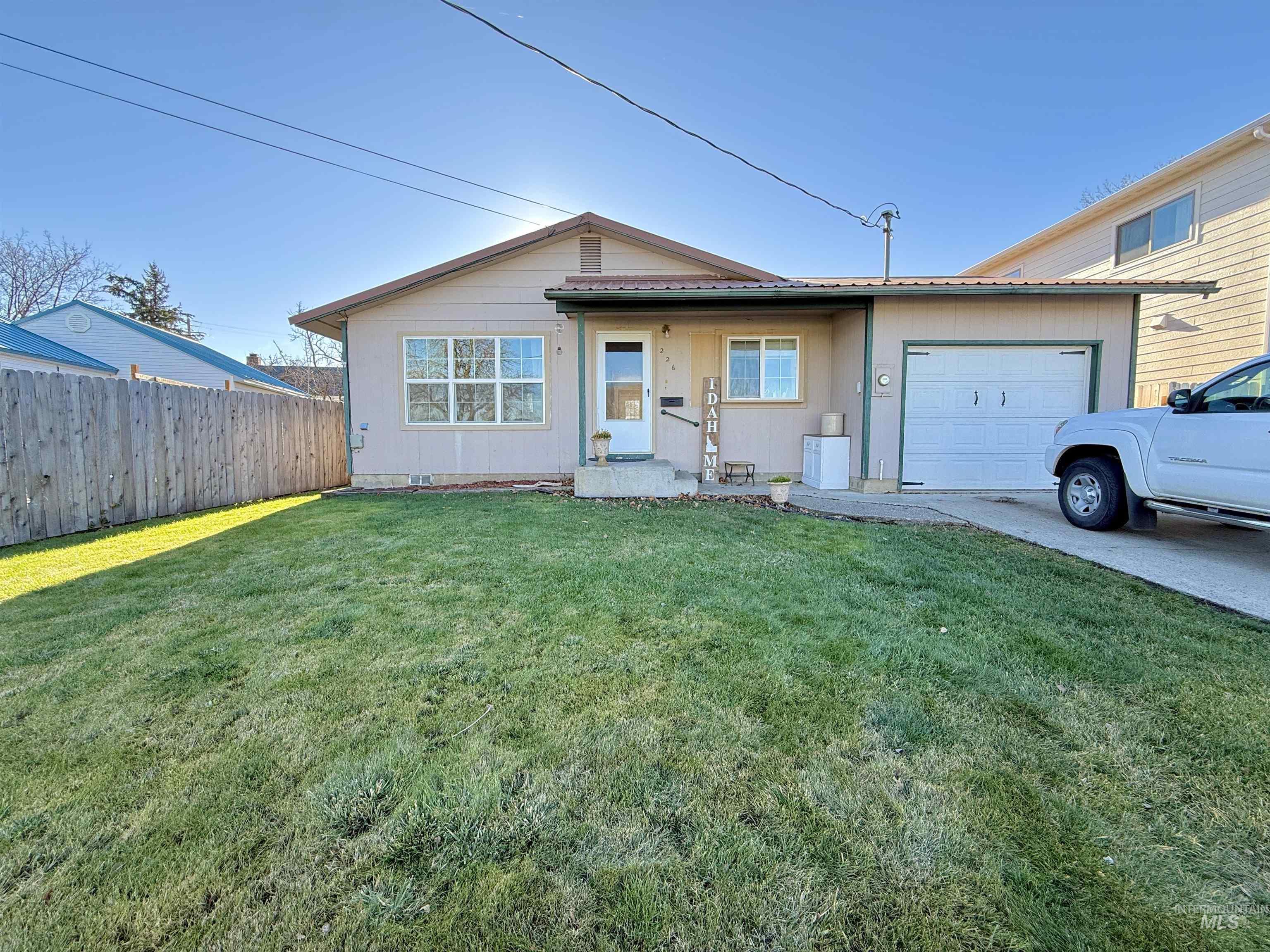 226 E South 6th Street, Grangeville, Idaho 83530, 2 Bedrooms, 2 Bathrooms, Residential For Sale, Price $305,000,MLS 98969699