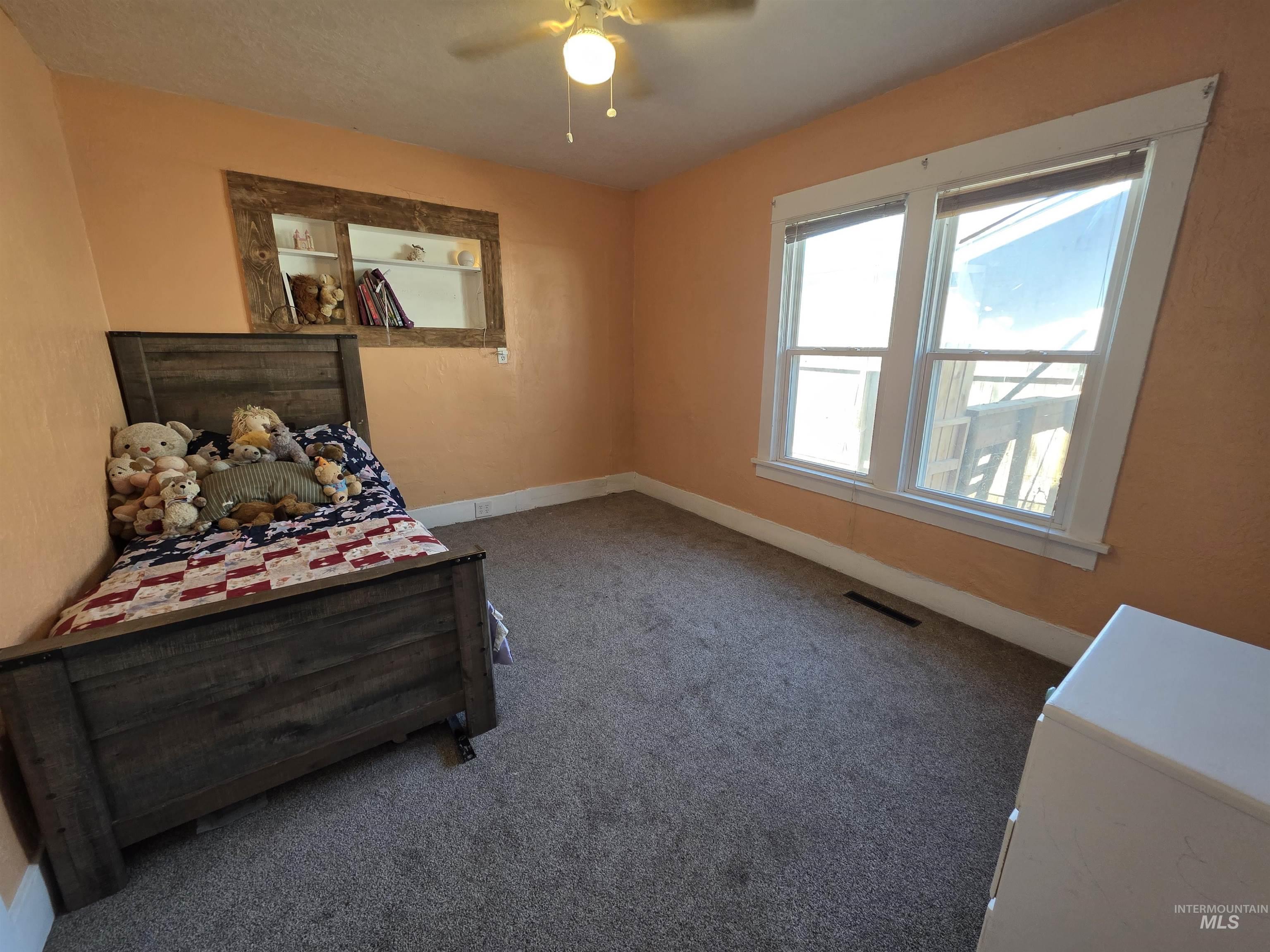 Unfurnished bedroom with carpet flooring and ceiling fan
