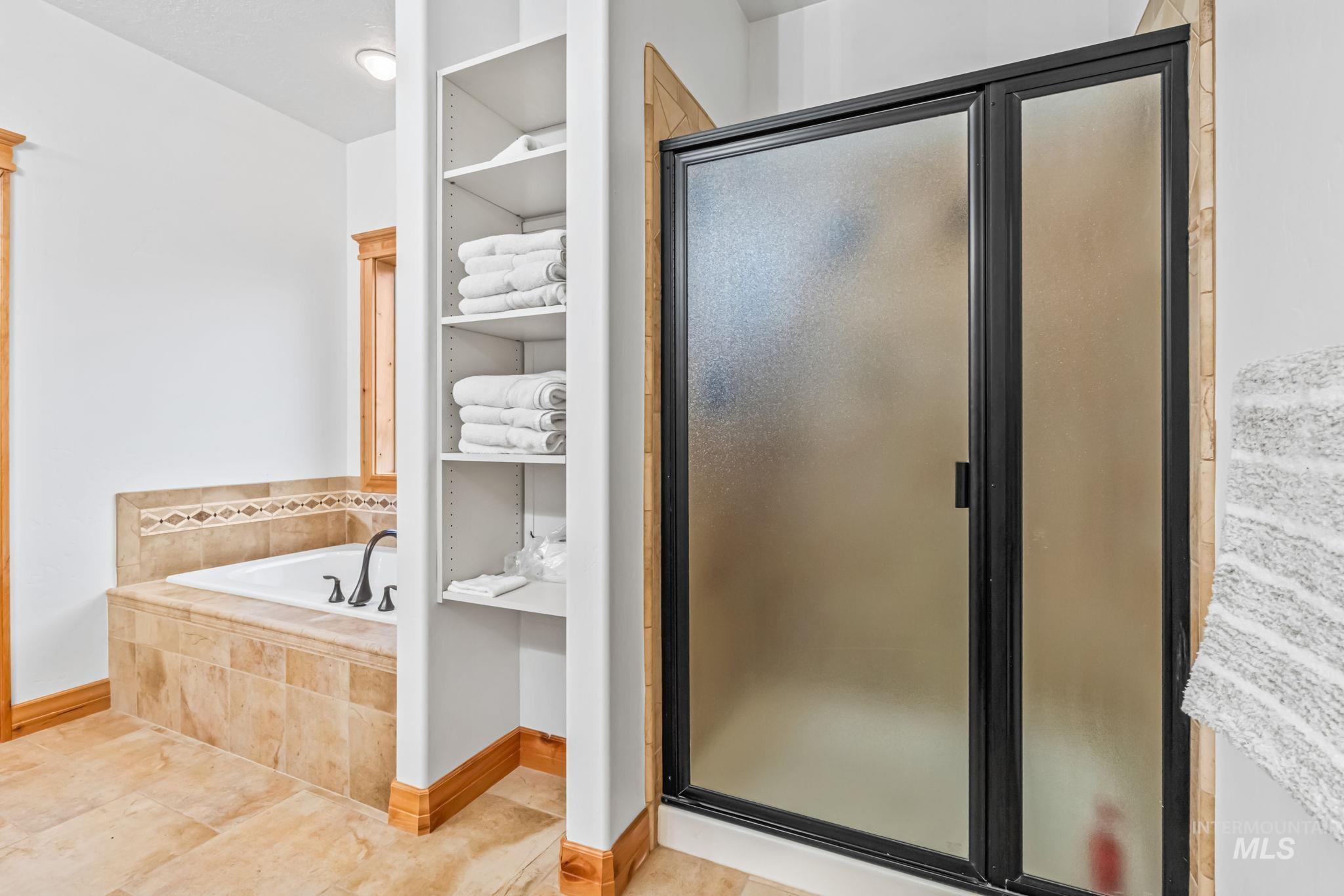 29 Pointe at Goldfork Ct., Donnelly, Idaho 83615-0000, 4 Bedrooms, 3.5 Bathrooms, Residential For Sale, Price $1,135,000, 98969723