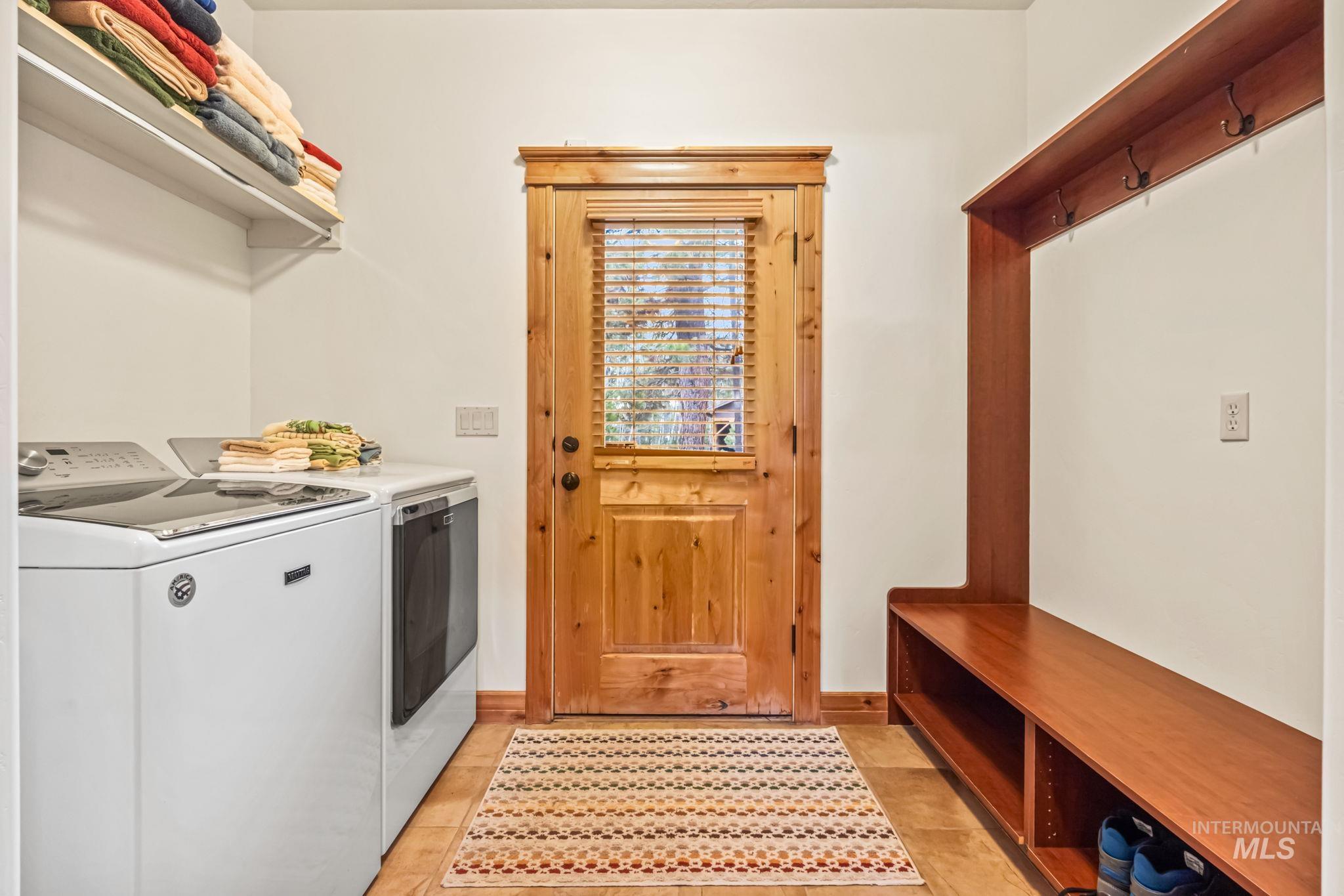 29 Pointe at Goldfork Ct., Donnelly, Idaho 83615-0000, 4 Bedrooms, 3.5 Bathrooms, Residential For Sale, Price $1,135,000, 98969723