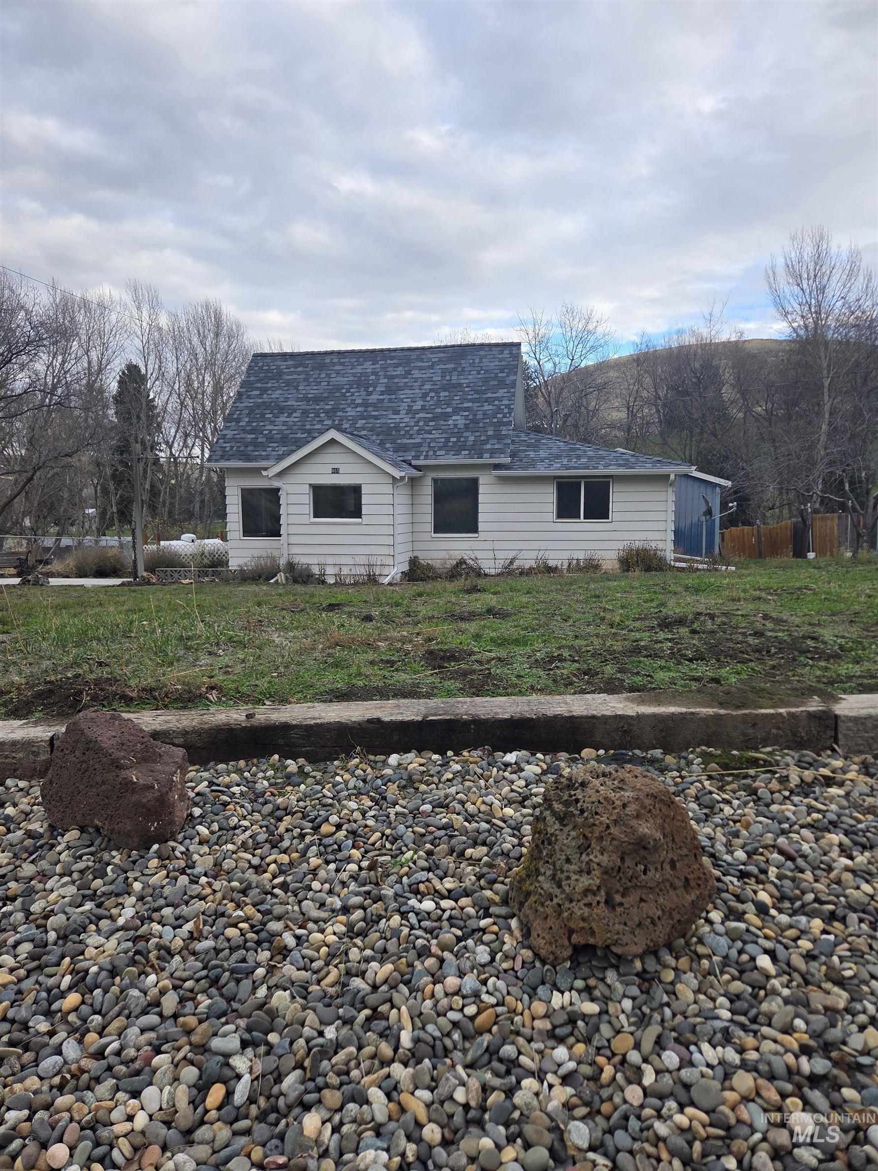 465 15th Street, Pomeroy, Washington 99347, 2 Bedrooms, 1 Bathroom, Residential For Sale, Price $195,000, 98969726