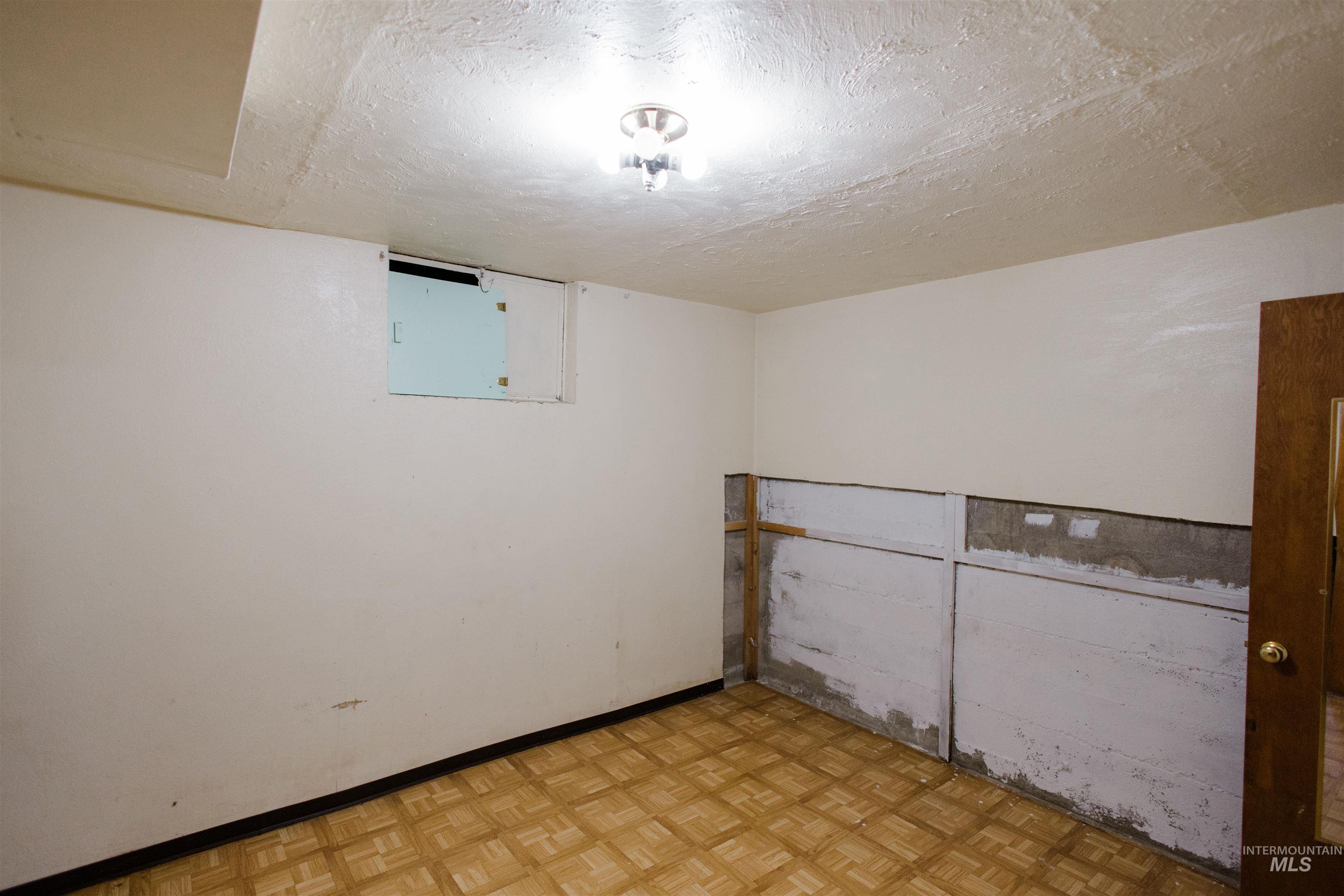 Empty room with a textured ceiling
