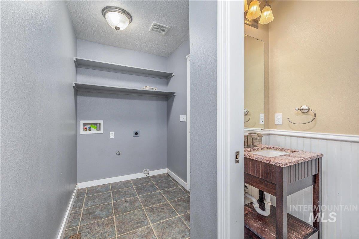 237 16th Ave. N, Payette, Idaho 83661, 4 Bedrooms, 2.5 Bathrooms, Residential For Sale, Price $407,500,MLS 98969730