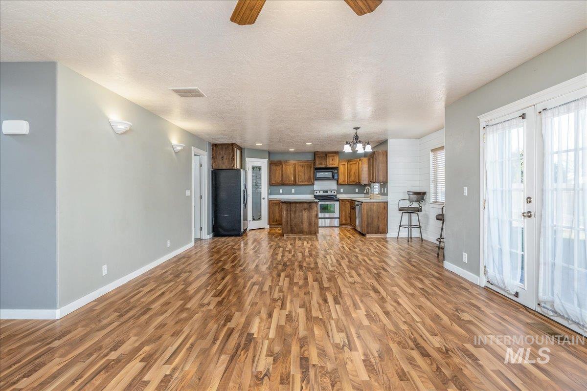 237 16th Ave. N, Payette, Idaho 83661, 4 Bedrooms, 2.5 Bathrooms, Residential For Sale, Price $407,500,MLS 98969730