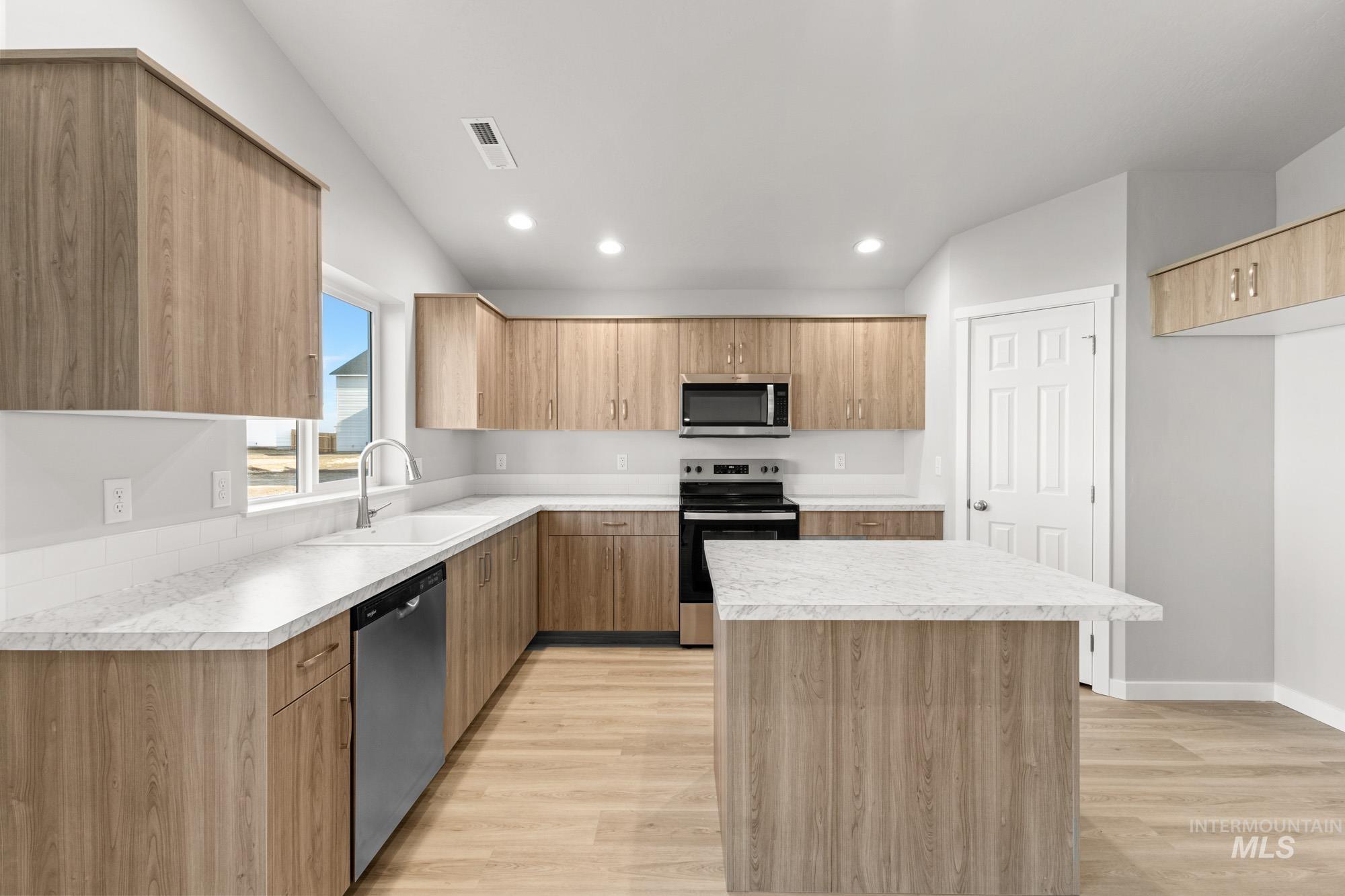 1616 Sunday River St, Middleton, Idaho 83644, 4 Bedrooms, 2 Bathrooms, Residential For Sale, Price $449,990,MLS 98969736