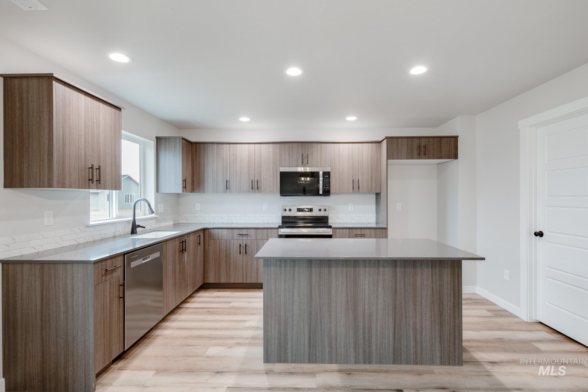 18431 N Trumpet Lily Ave, Nampa, Idaho 83687, 4 Bedrooms, 2.5 Bathrooms, Residential For Sale, Price $456,990,MLS 98969738