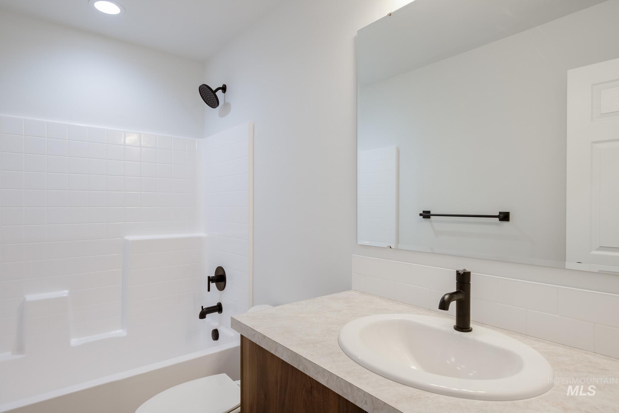 Full bath with bathtub / shower combination and vanity