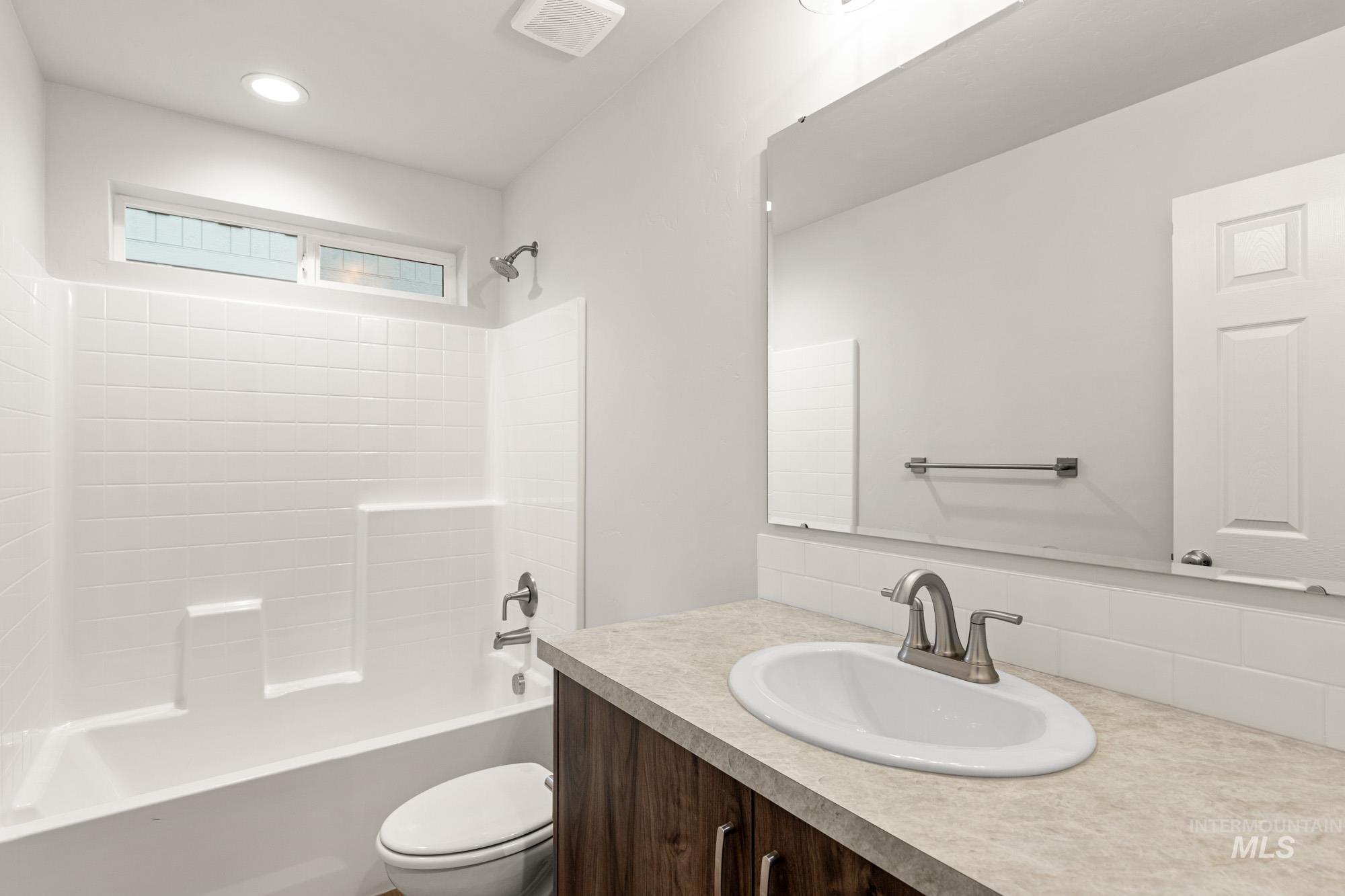 10851 Rutland St, Caldwell, Idaho 83605, 3 Bedrooms, 2.5 Bathrooms, Residential For Sale, Price $389,990,MLS 98969746