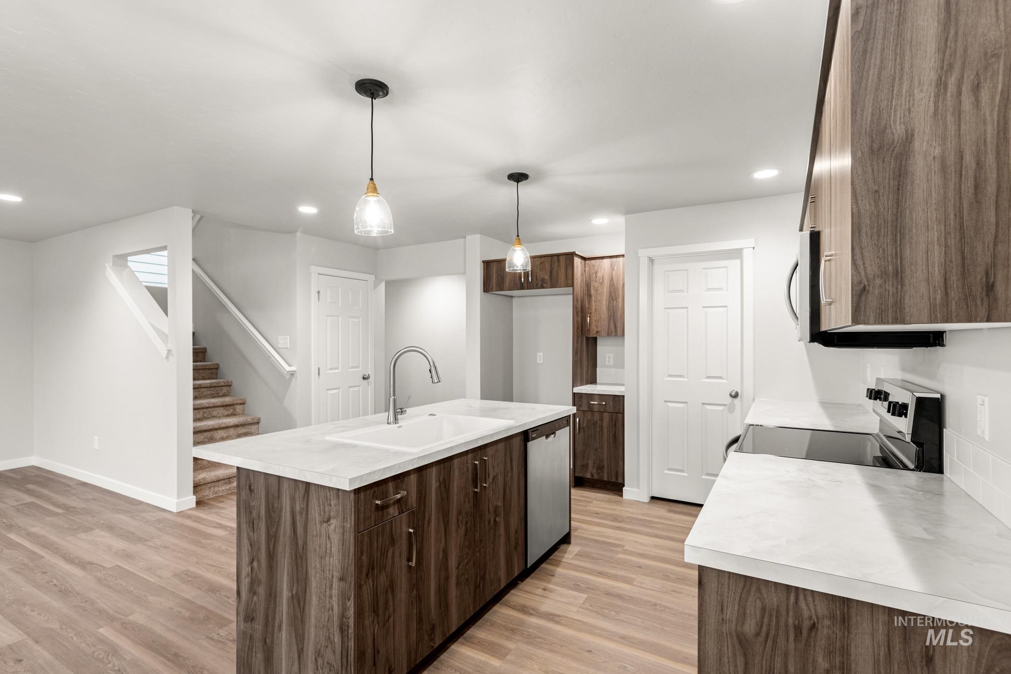 10851 Rutland St, Caldwell, Idaho 83605, 3 Bedrooms, 2.5 Bathrooms, Residential For Sale, Price $389,990,MLS 98969746