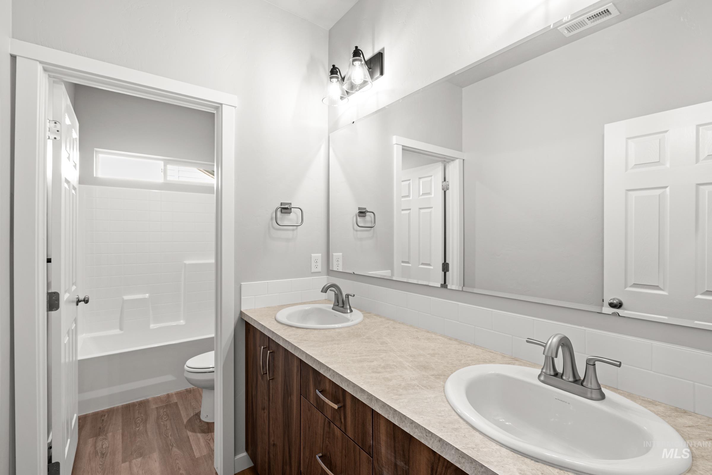 1645 Dyer St, Middleton, Idaho 83644, 5 Bedrooms, 4.5 Bathrooms, Residential For Sale, Price $739,990, 98969747