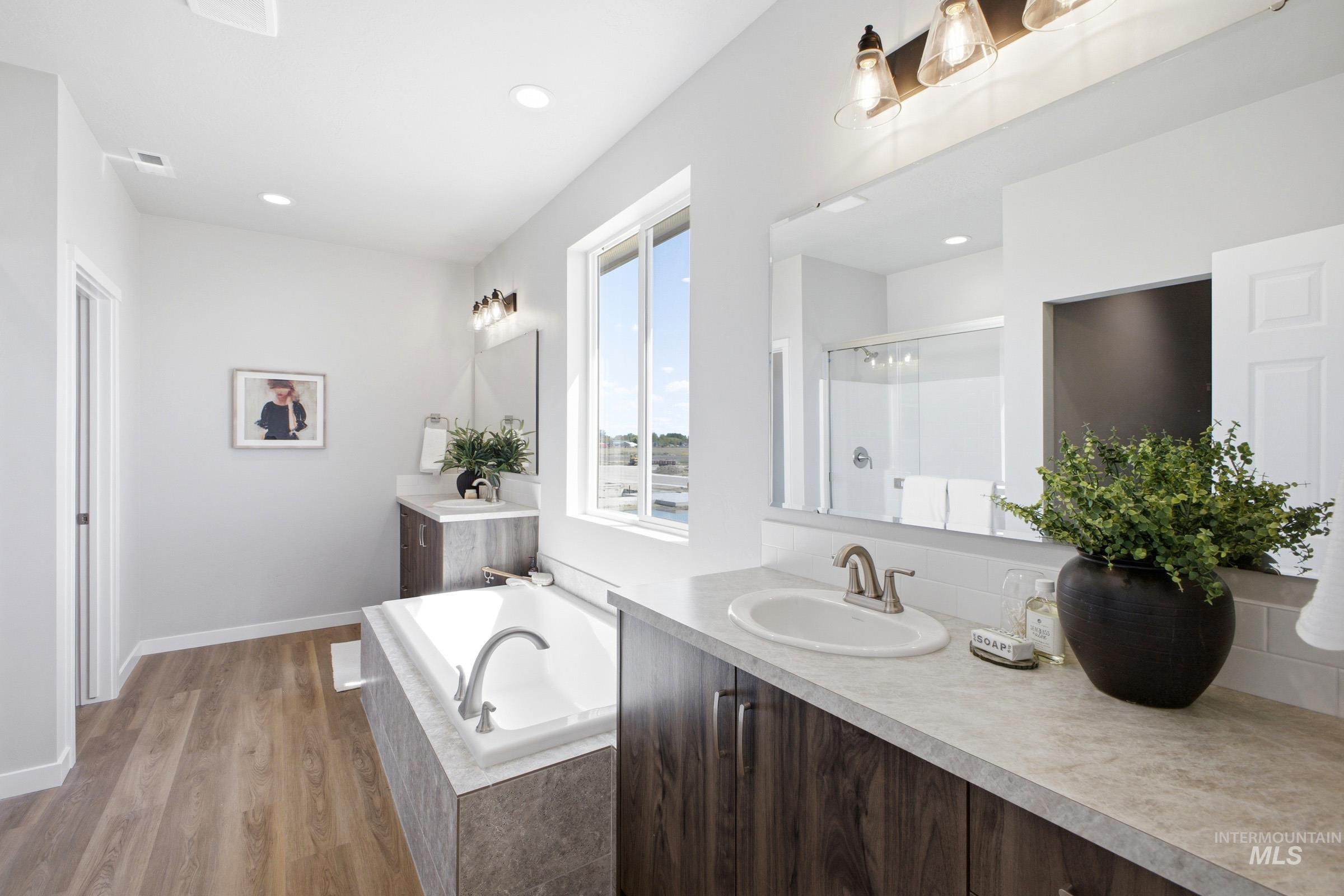 1645 Dyer St, Middleton, Idaho 83644, 5 Bedrooms, 4.5 Bathrooms, Residential For Sale, Price $728,990,MLS 98969747