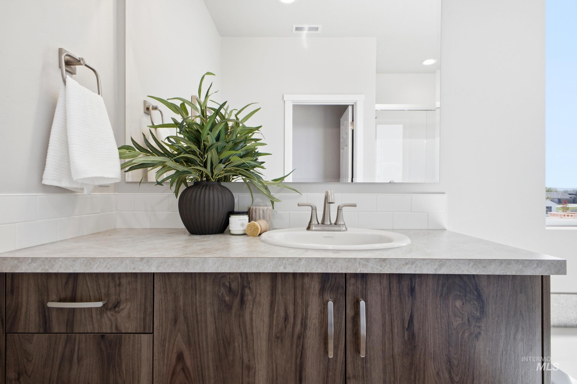 1645 Dyer St, Middleton, Idaho 83644, 5 Bedrooms, 4.5 Bathrooms, Residential For Sale, Price $728,990,MLS 98969747