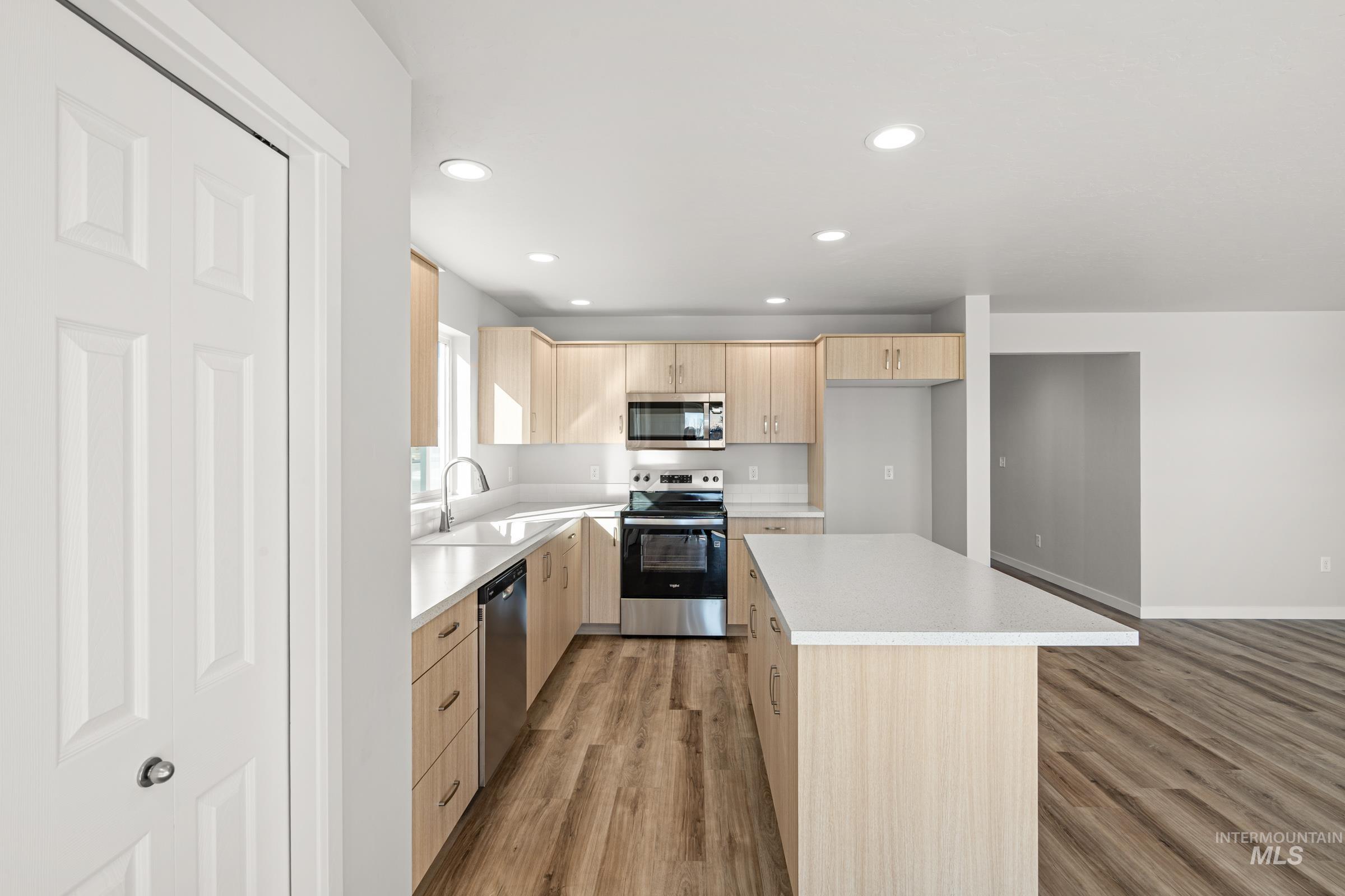 1647 Dyer St, Middleton, Idaho 83644, 5 Bedrooms, 3 Bathrooms, Residential For Sale, Price $509,990, 98969748