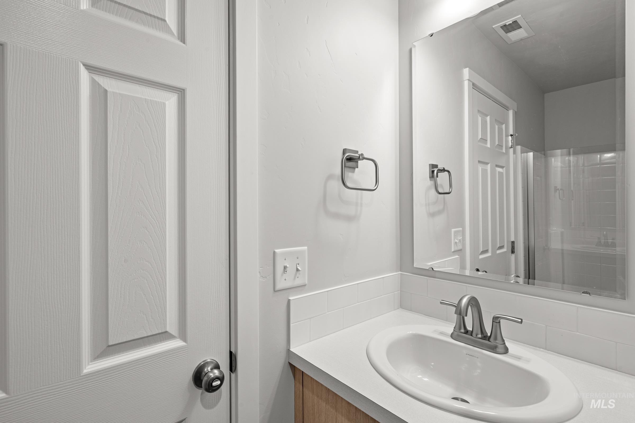 1647 Dyer St, Middleton, Idaho 83644, 5 Bedrooms, 3 Bathrooms, Residential For Sale, Price $509,990, 98969748